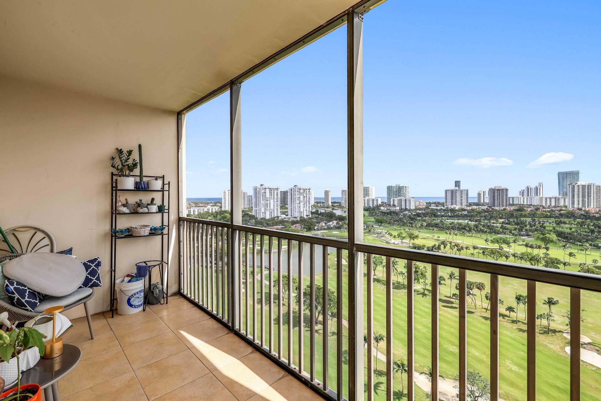 20335 W Country Club Drive, #2107, Aventura, FL 33180 20335 W Country Club Drive 2107 - 22
