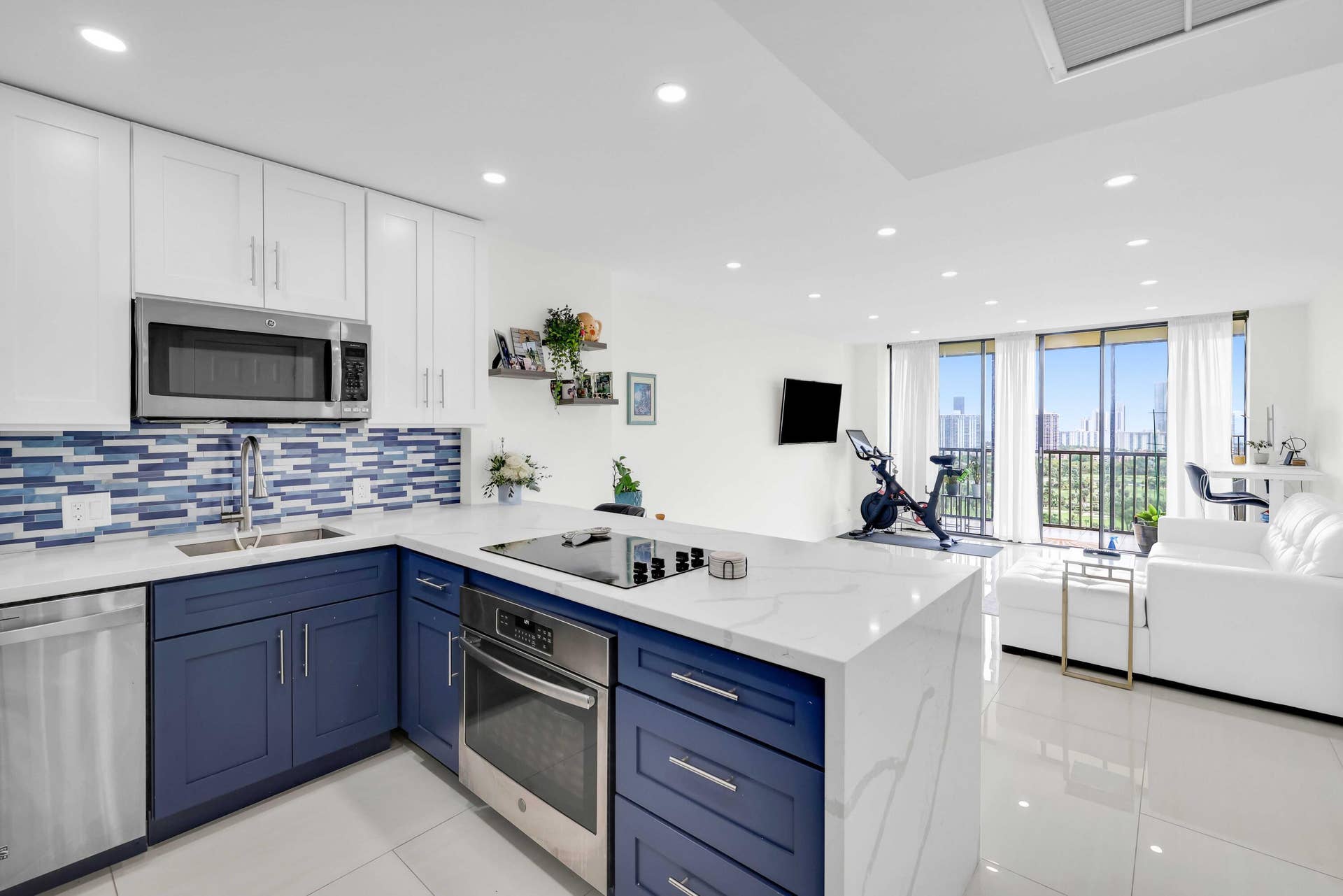 20335 W Country Club Drive, #2107, Aventura, FL 33180 Kitchen