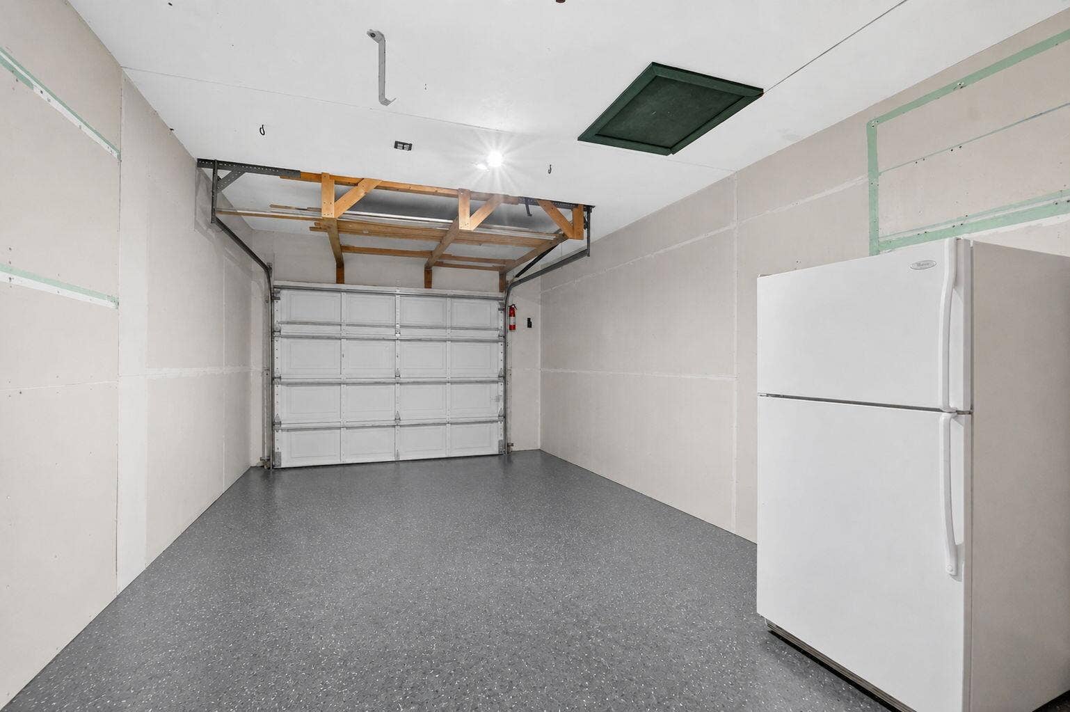308 SE 2nd Street, Deerfield Beach, FL 33441 Garage