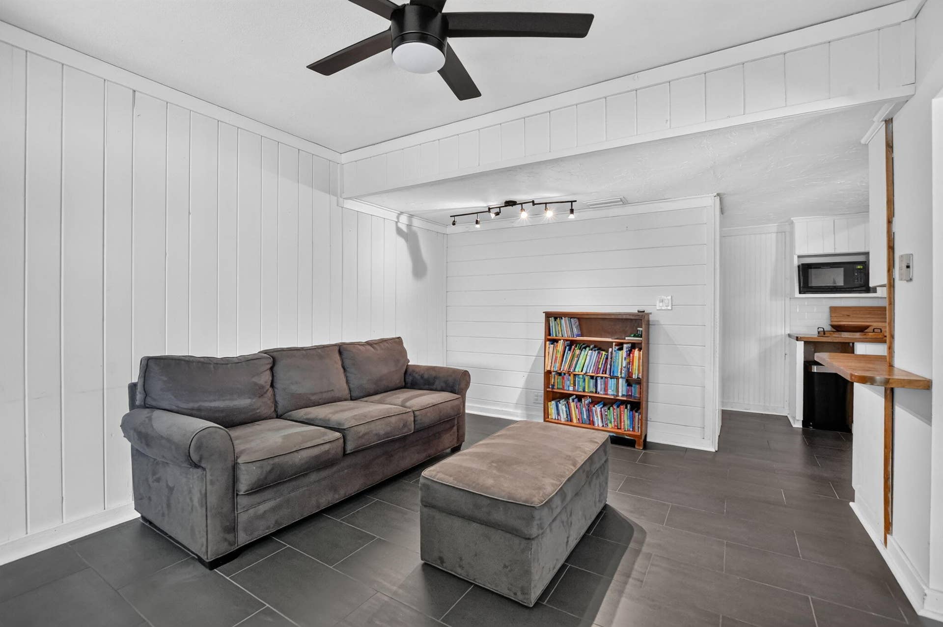 308 SE 2nd Street, Deerfield Beach, FL 33441 Family Room #2