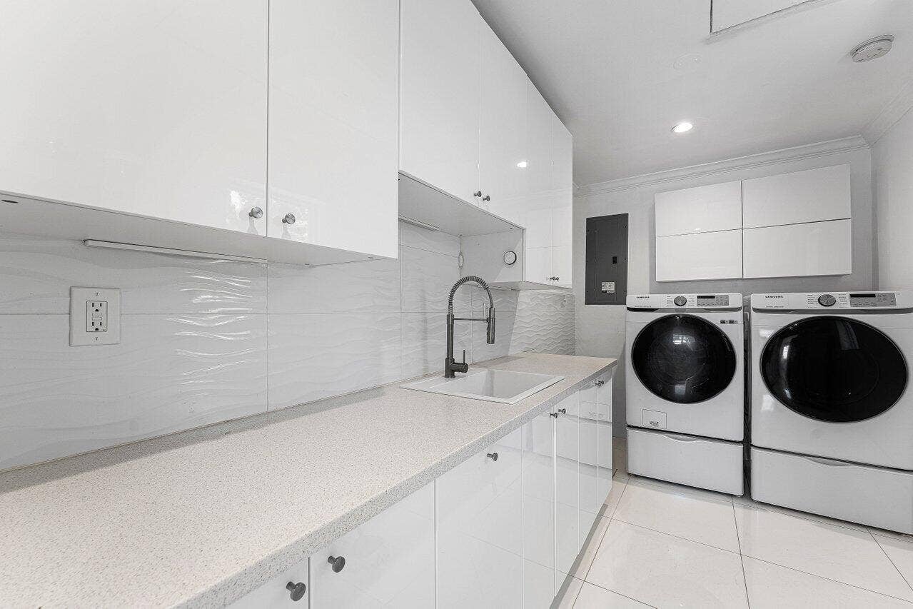 2540 MERCEDES Drive, Fort Lauderdale, Fort Lauderdale, FL 33316 m23