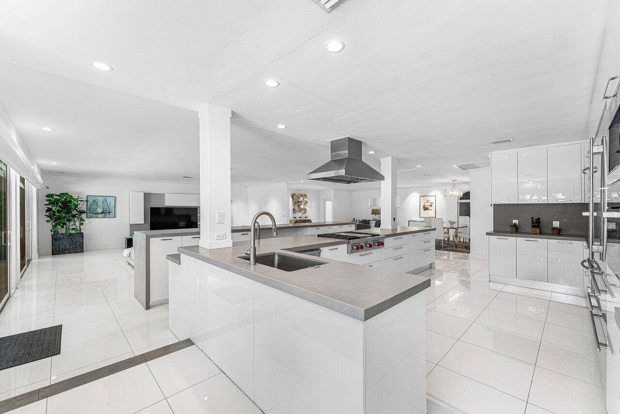 2540 MERCEDES Drive, Fort Lauderdale, Fort Lauderdale, FL 33316 m16