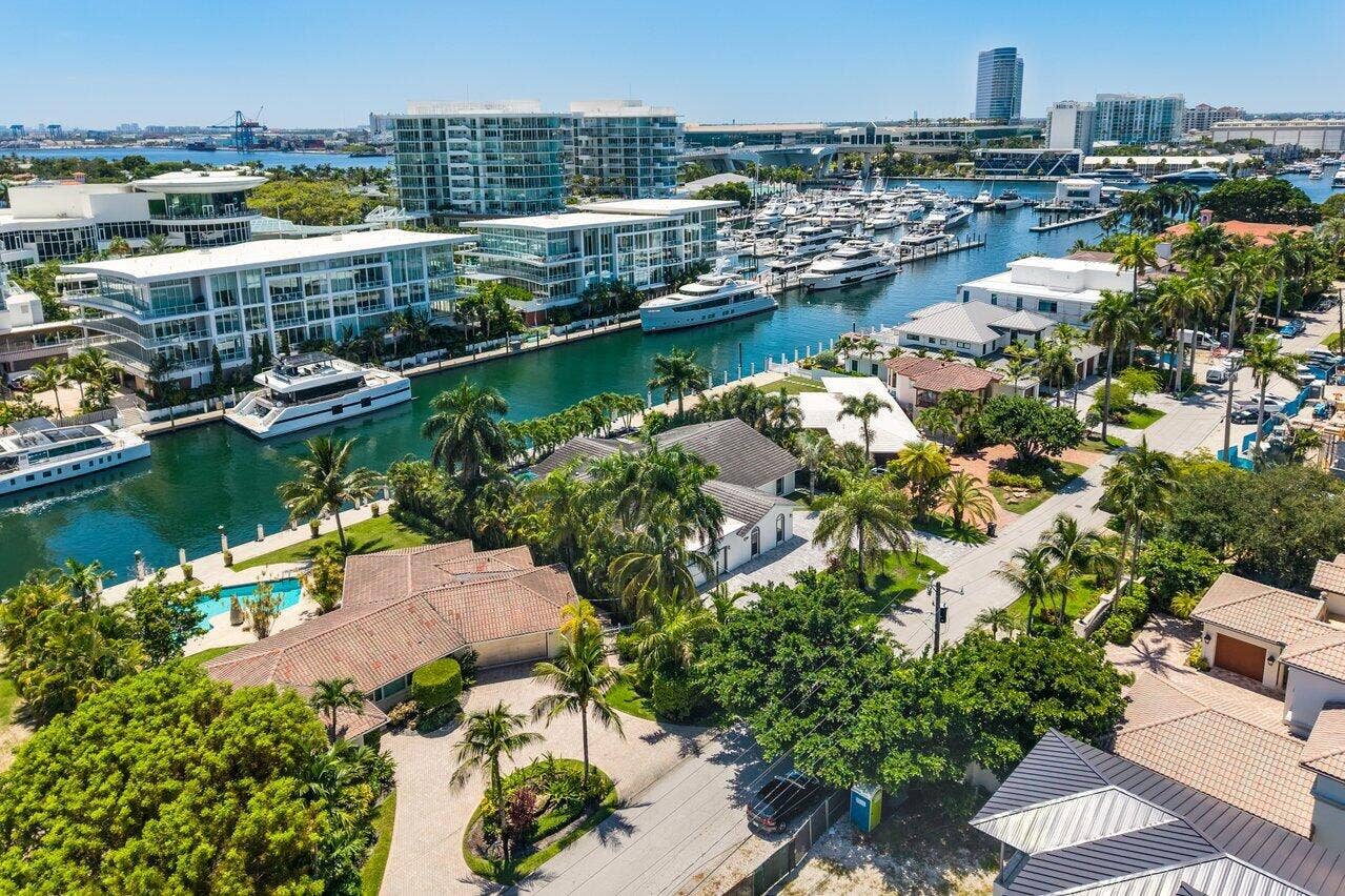 2540 MERCEDES Drive, Fort Lauderdale, Fort Lauderdale, FL 33316 m60