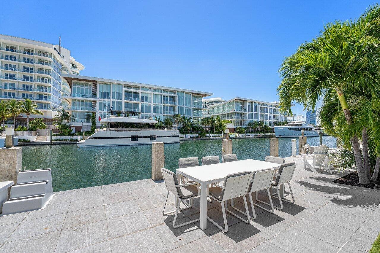 2540 MERCEDES Drive, Fort Lauderdale, Fort Lauderdale, FL 33316 m43