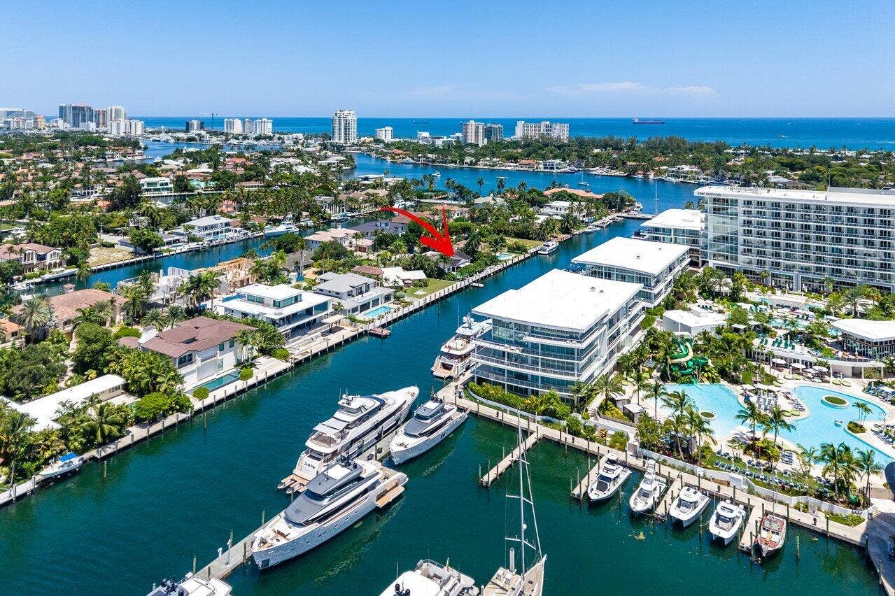 2540 MERCEDES Drive, Fort Lauderdale, Fort Lauderdale, FL 33316 m53