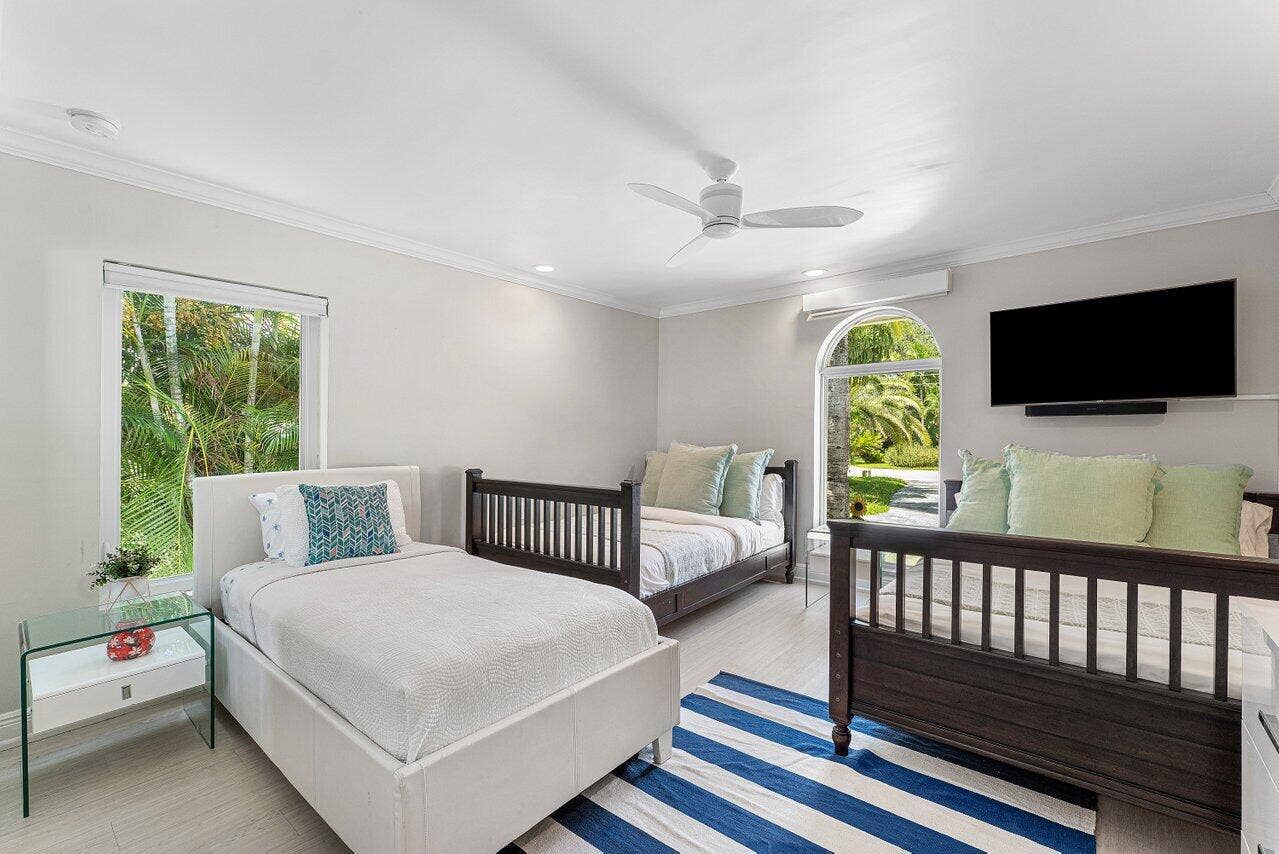 2540 MERCEDES Drive, Fort Lauderdale, Fort Lauderdale, FL 33316 m25
