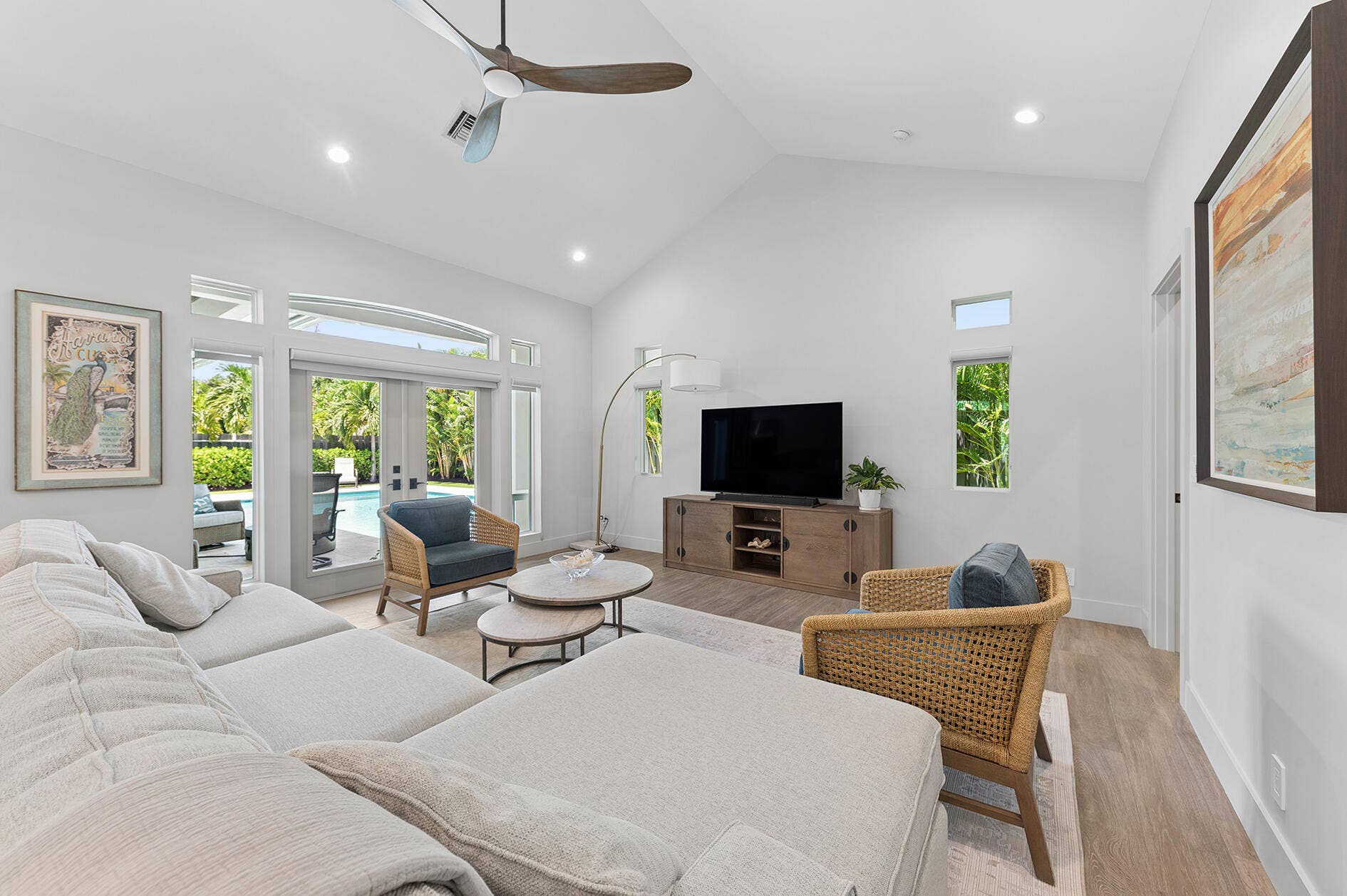 115 NE 16TH Court, Delray Beach, FL 33444 Sunny & Spacious Great Room