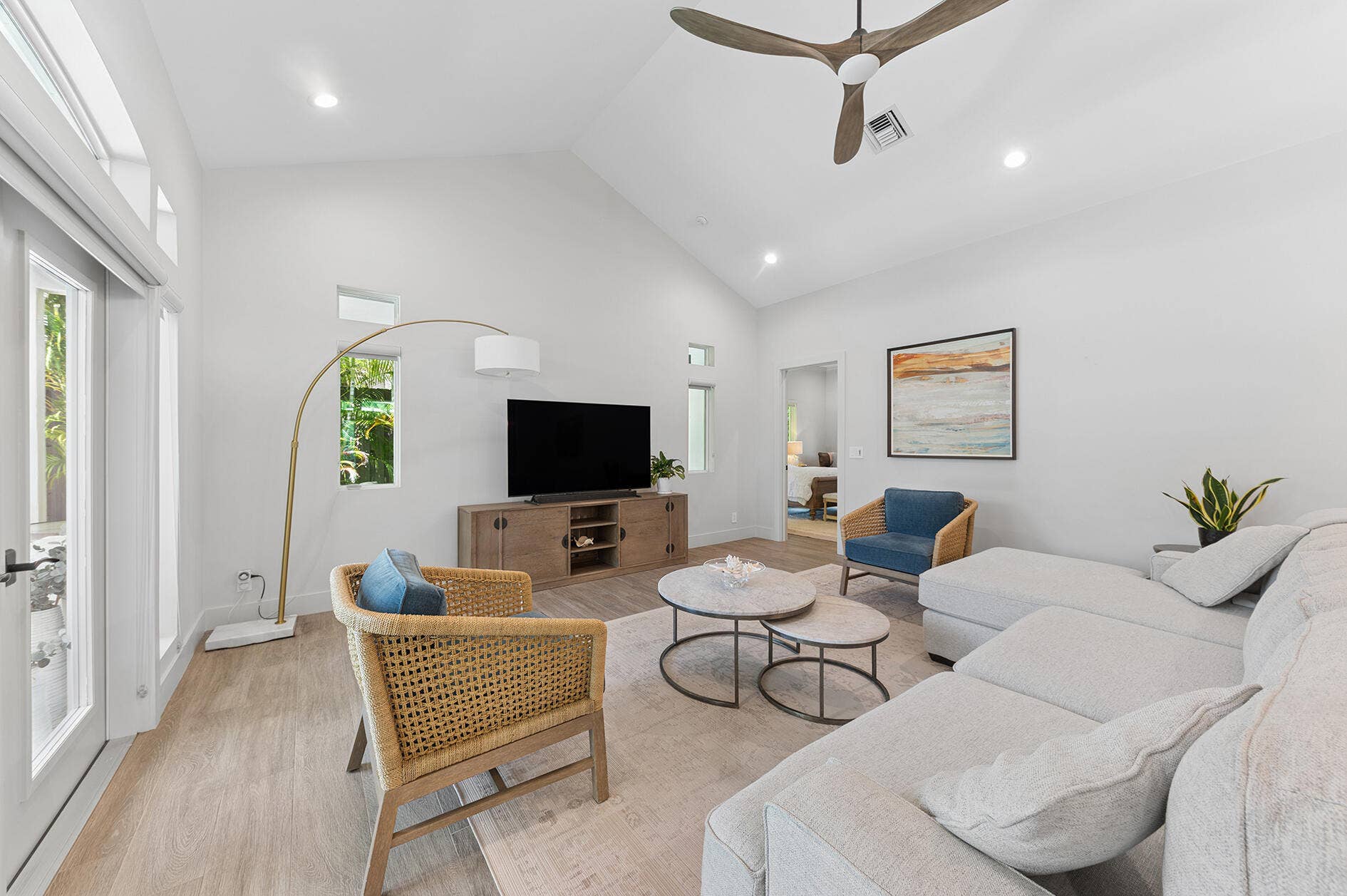 115 NE 16TH Court, Delray Beach, FL 33444 Sunny & Spacious Great Room