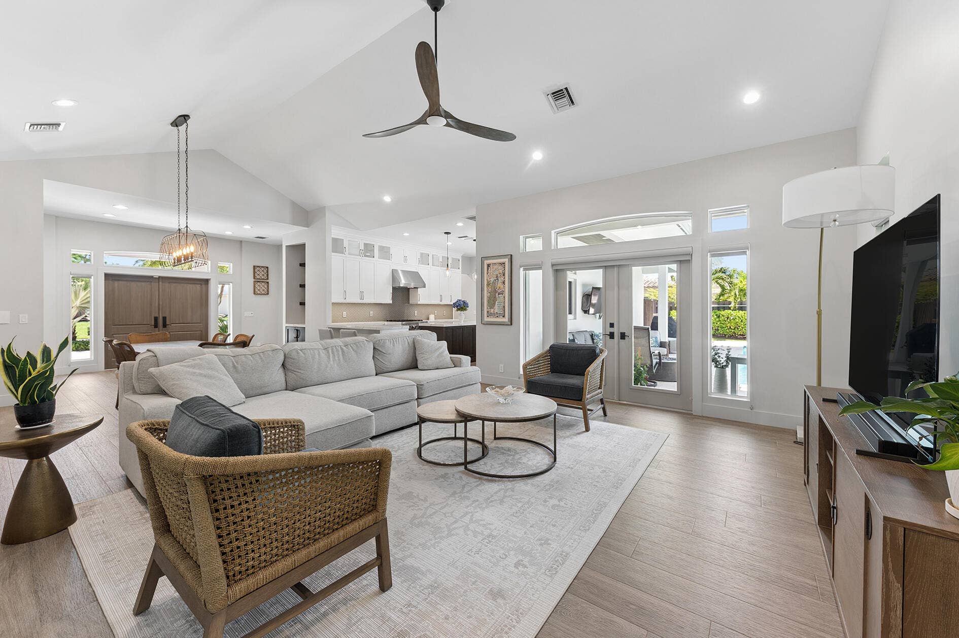 115 NE 16TH Court, Delray Beach, FL 33444 Sunny & Spacious Great Room