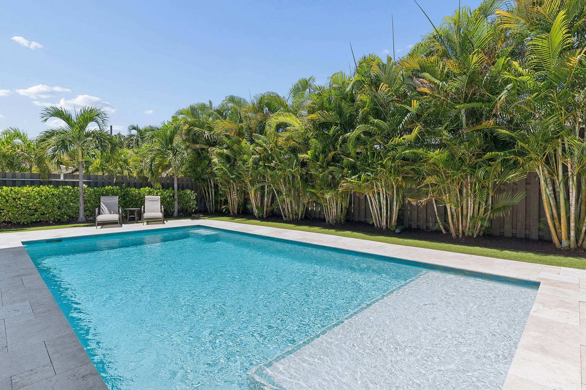 115 NE 16TH Court, Delray Beach, FL 33444 Sparkling saltwater pool