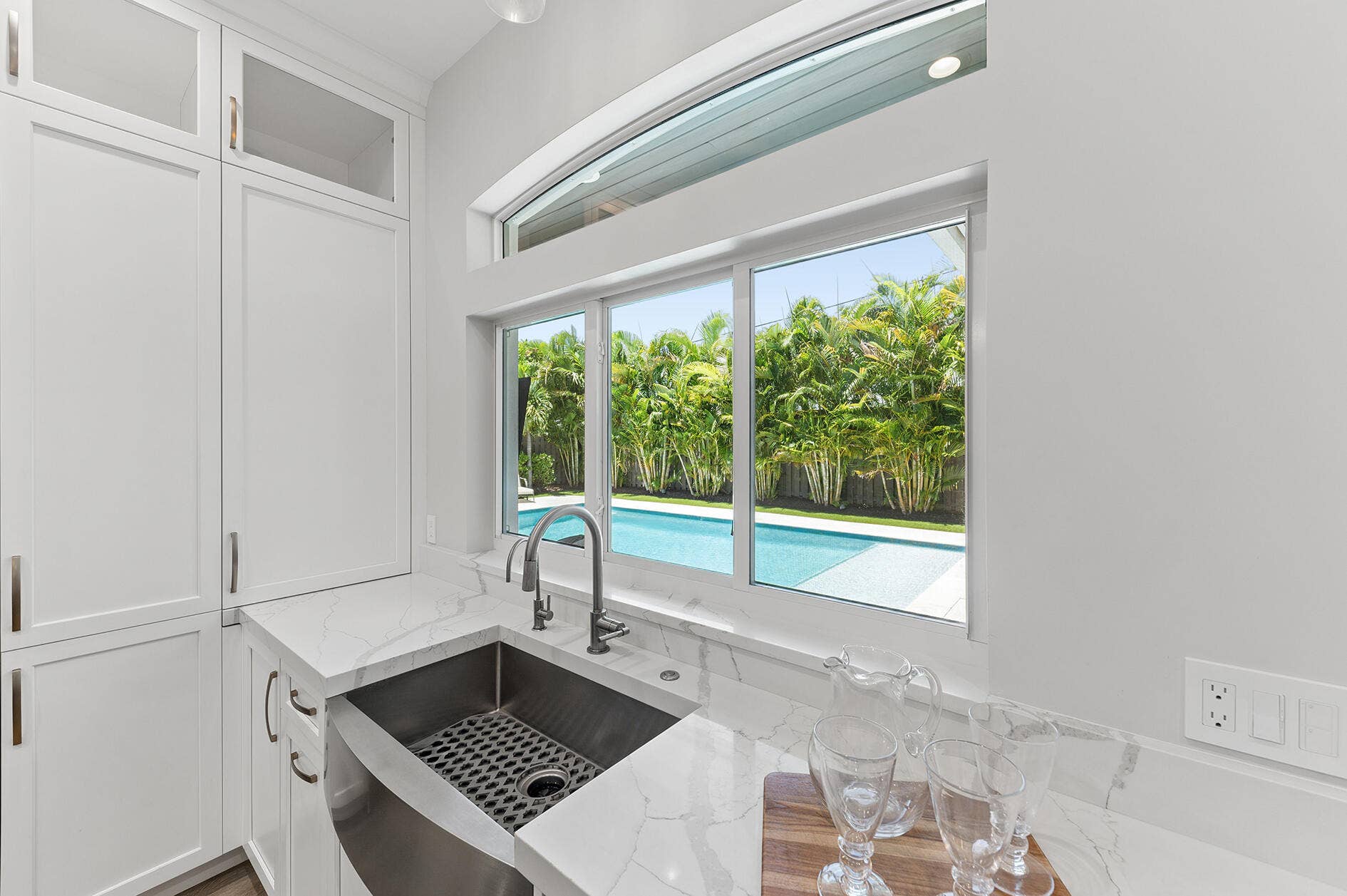115 NE 16TH Court, Delray Beach, FL 33444 Large Apron Sink overlooking sparkling pool and pass through window