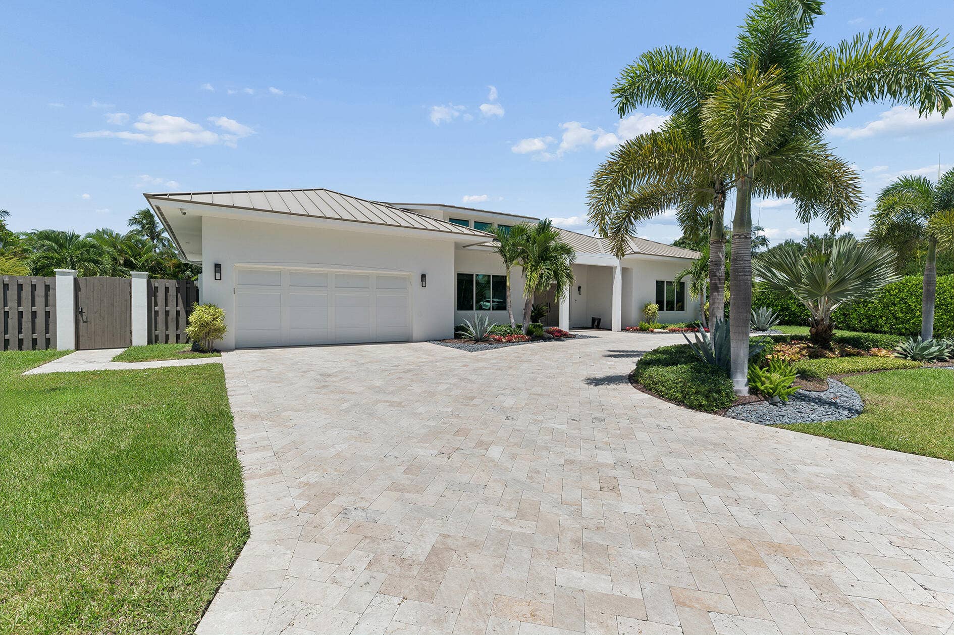 115 NE 16TH Court, Delray Beach, FL 33444 Stunning curb appeal, welcome home