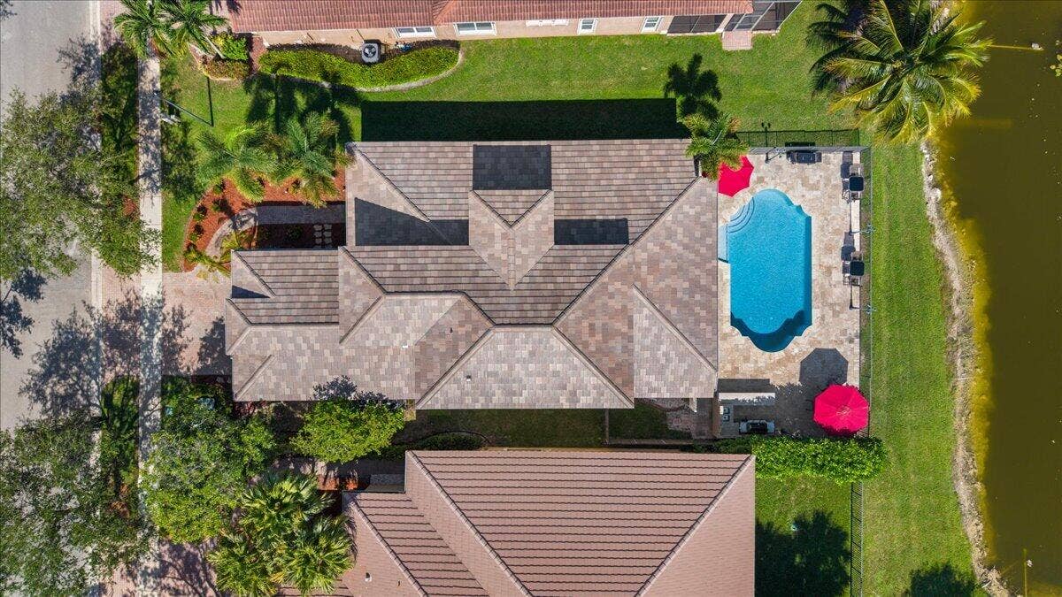 12390 NW 78th Manor, Parkland, FL 33076 The footprint of this spectacular customized home in Heron Cove Inside Heron Bay, 4 bedrooms plus a huge loft, 3 bathrooms