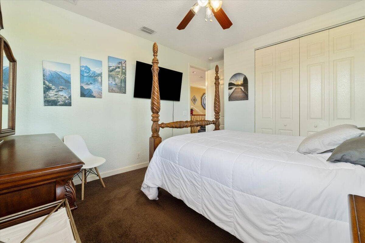 12390 NW 78th Manor, Parkland, FL 33076 Great little twin corner window overlooking the lake,