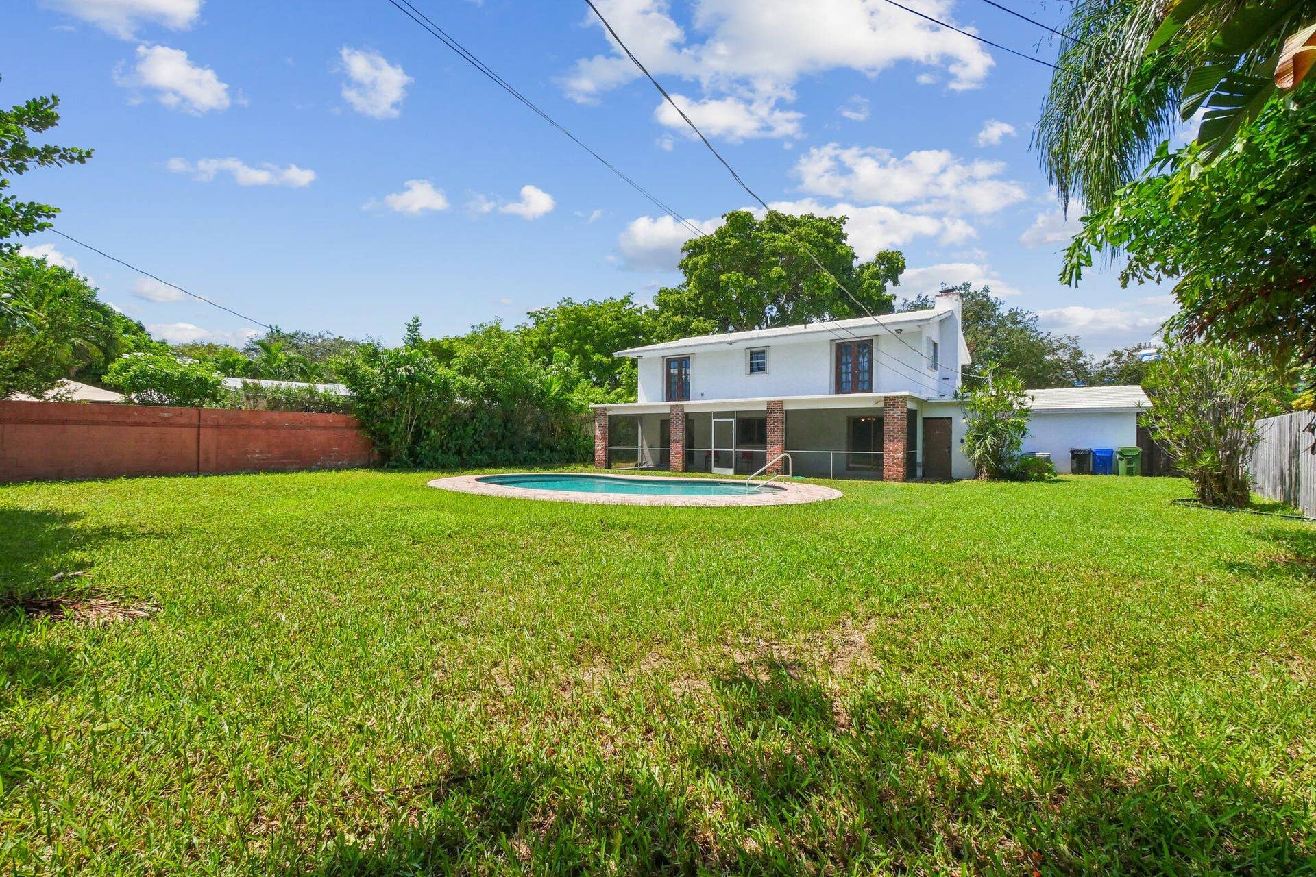 231HUGEBACKYARDPOOL1916HARBOURVIEW