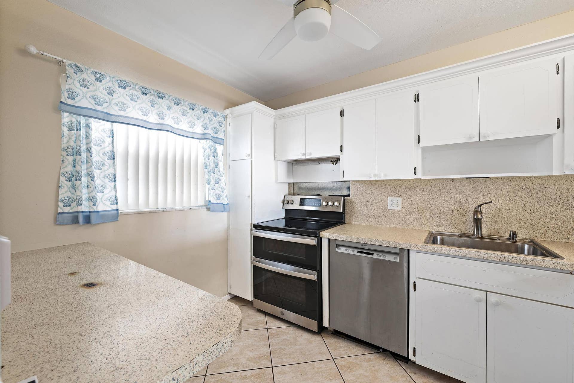29 Yacht Club Drive, #Unit 405, North Palm Beach, FL 33408 29 Yacht Club Dr 405-2 2