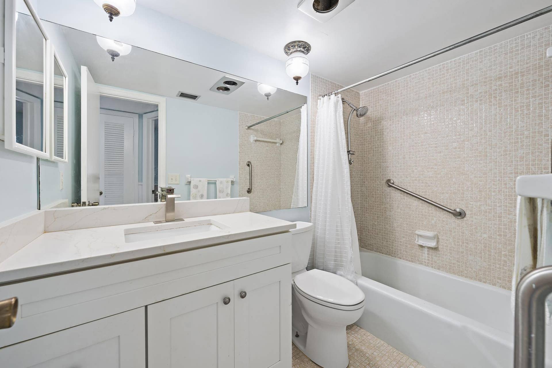 29 Yacht Club Drive, #Unit 405, North Palm Beach, FL 33408 29 Yacht Club Dr 405-13