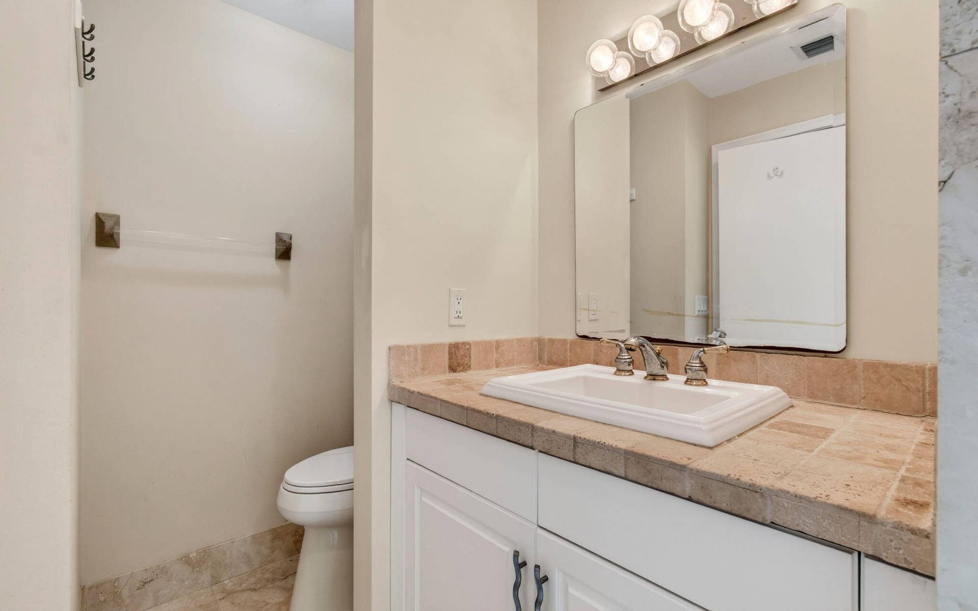 586 NW 45TH Way, Delray Beach, FL 33445 Primary Bath