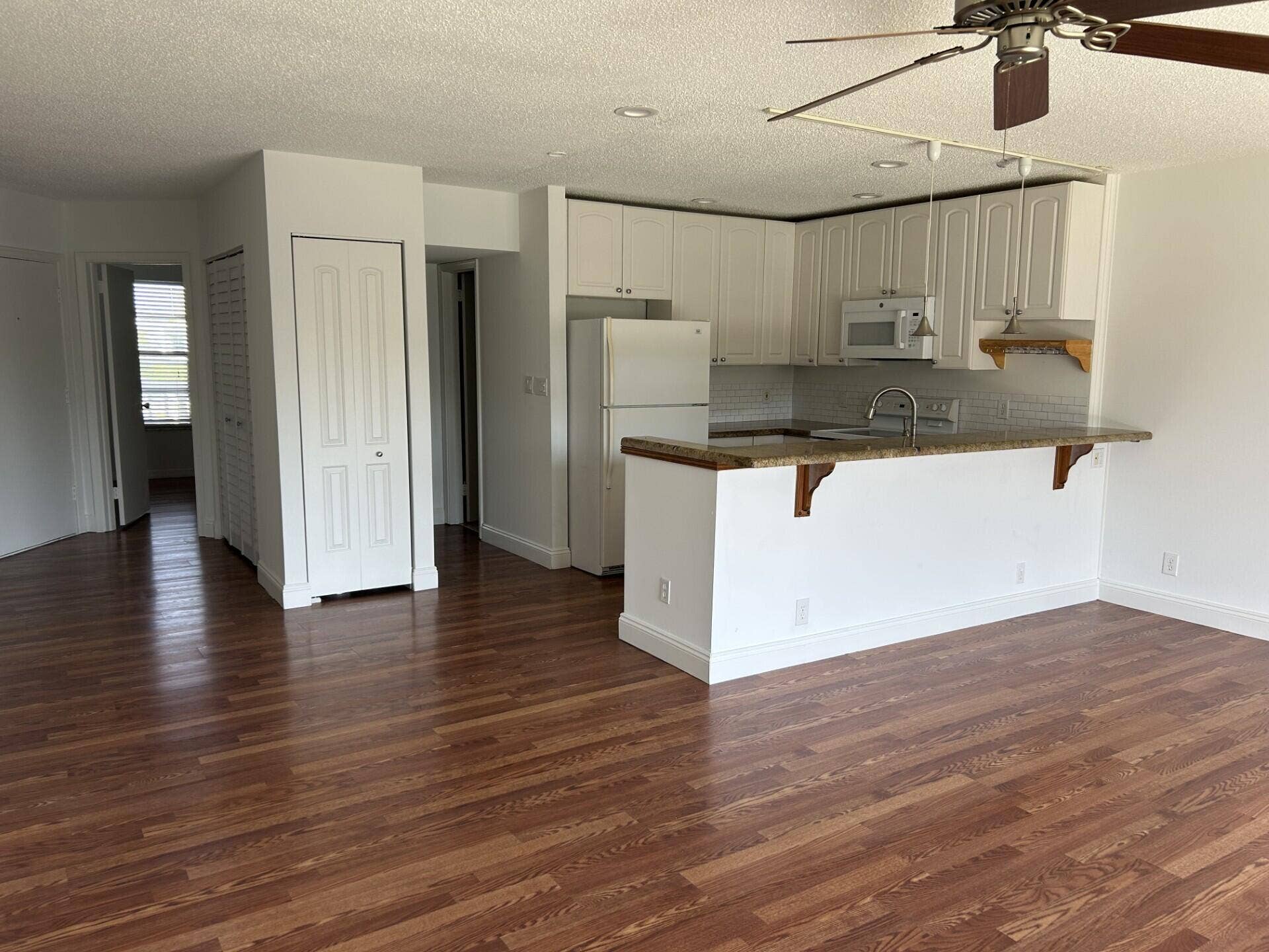 342 Southwind Drive, #203, North Palm Beach, FL 33408 Kitchen/Family