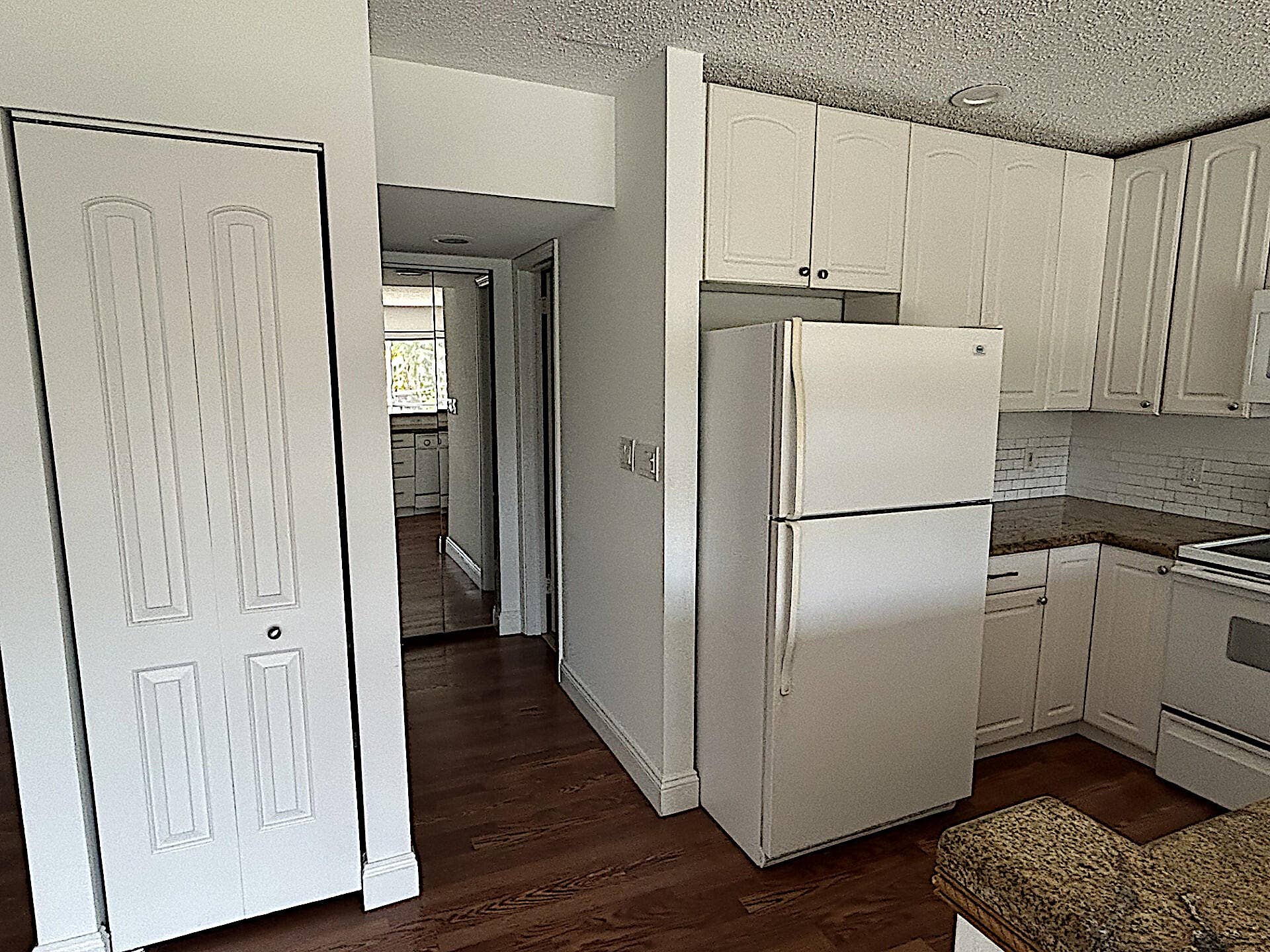 342 Southwind Drive, #203, North Palm Beach, FL 33408 Kitchen/ Hallway