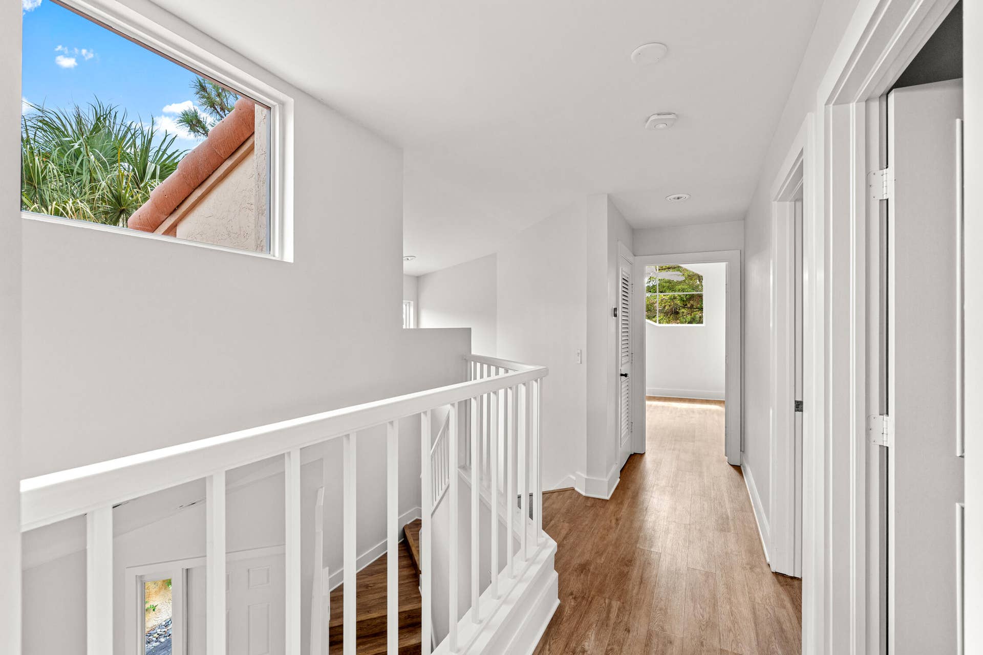 The hallway between the three upstair bedrooms seen from the other direction