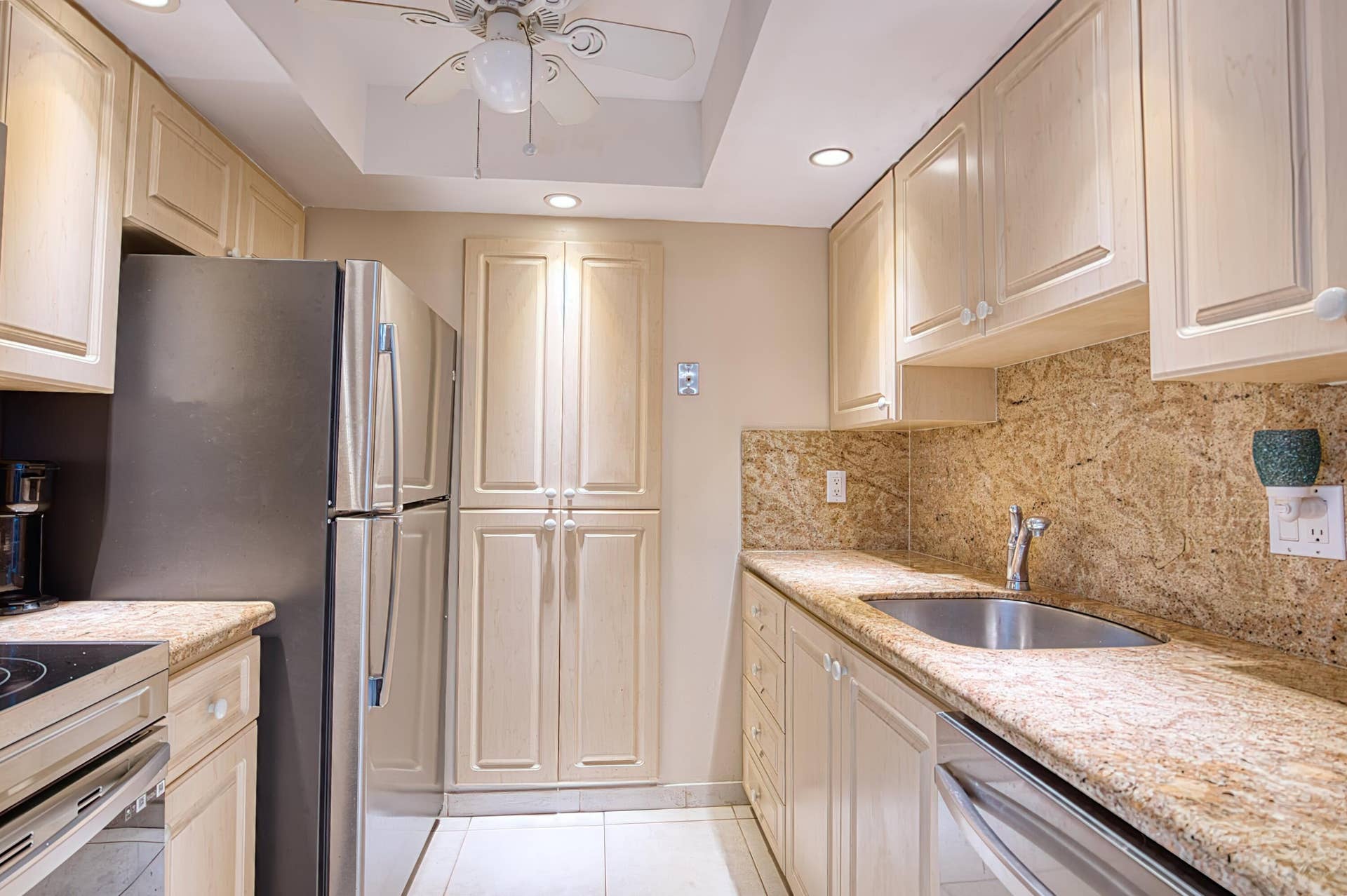 111 Briny Avenue, #27-12, Pompano Beach, FL 33062 I26A0633_hdr