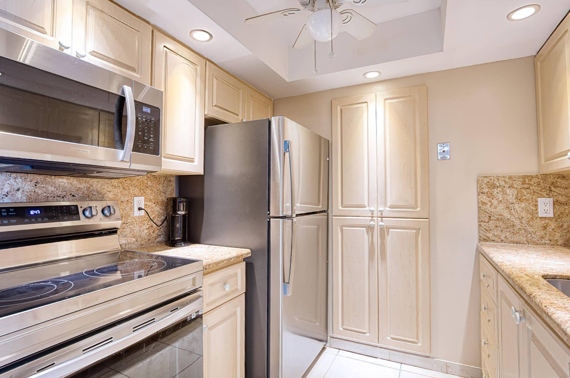 111 Briny Avenue, #27-12, Pompano Beach, FL 33062 I26A0636_hdr