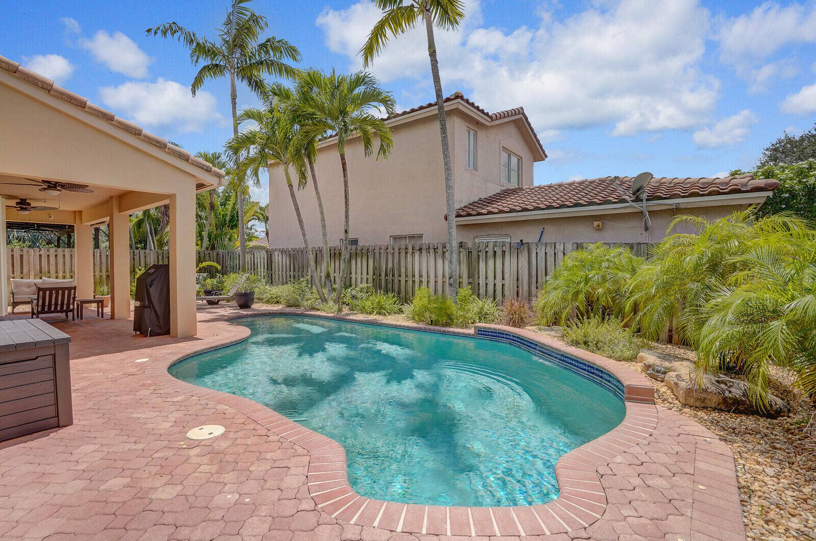 317 E Garden Cove Circle, Davie, FL 33325 B26066749
