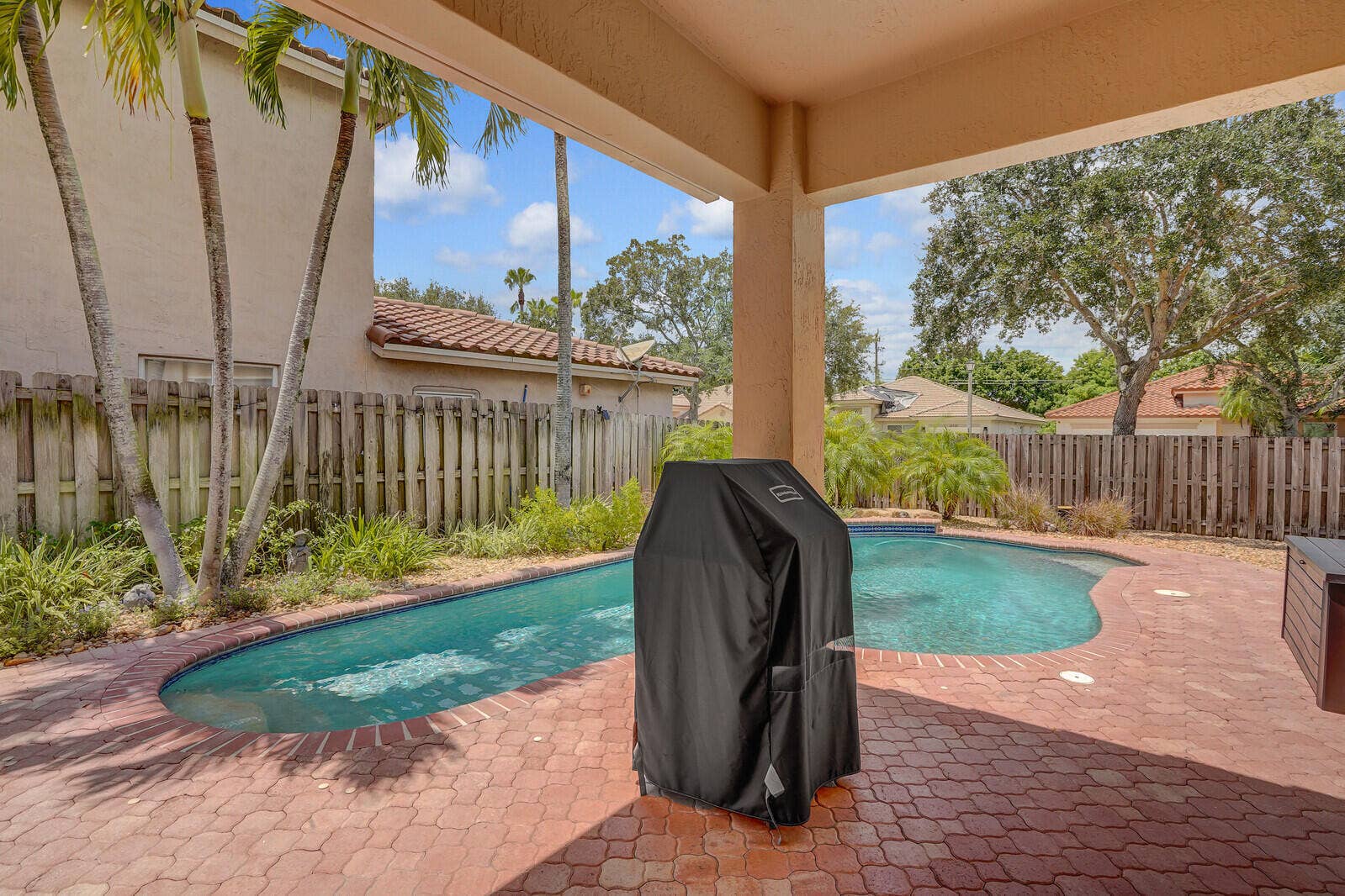 317 E Garden Cove Circle, Davie, FL 33325 B26066749