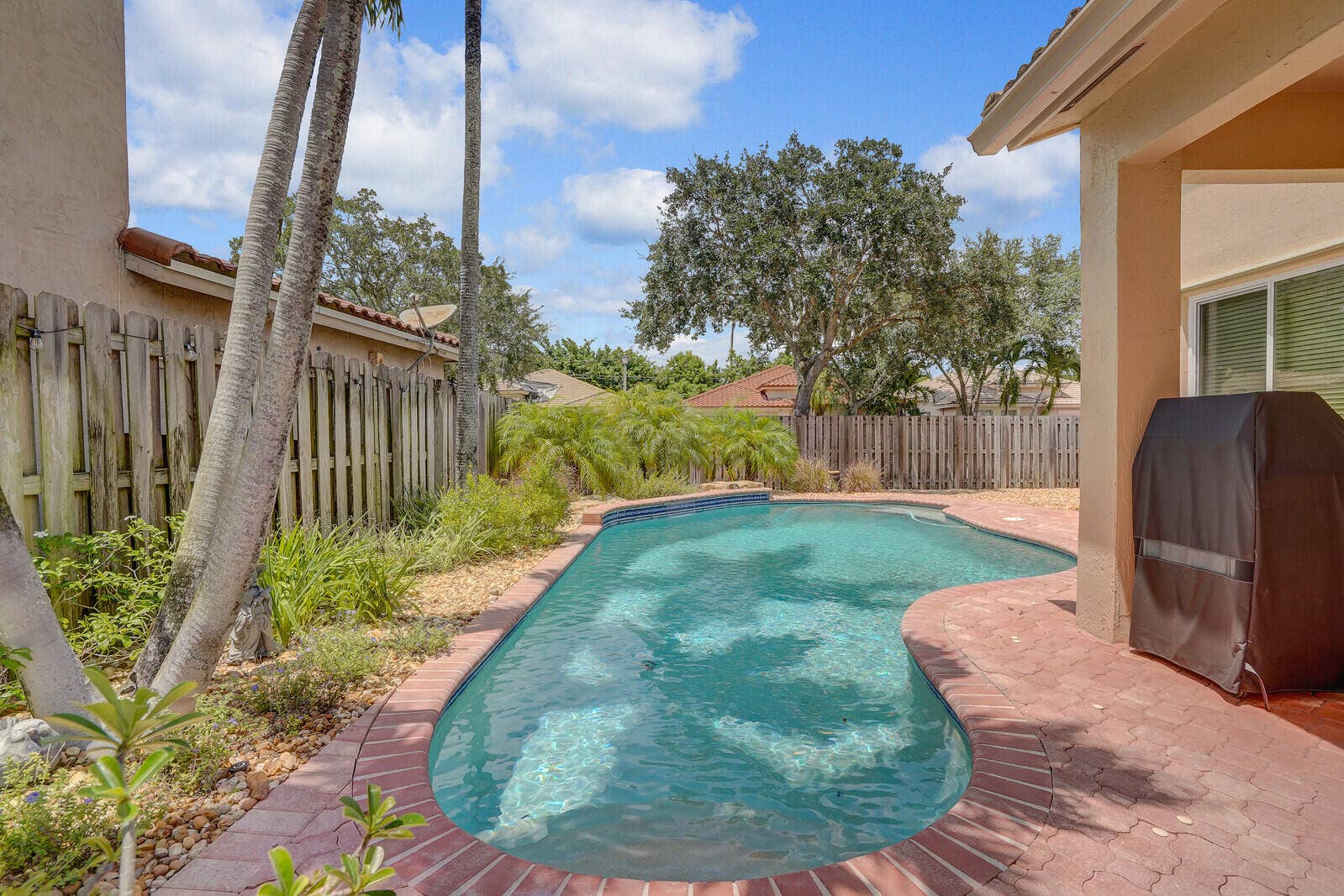 317 E Garden Cove Circle, Davie, FL 33325 B26066749