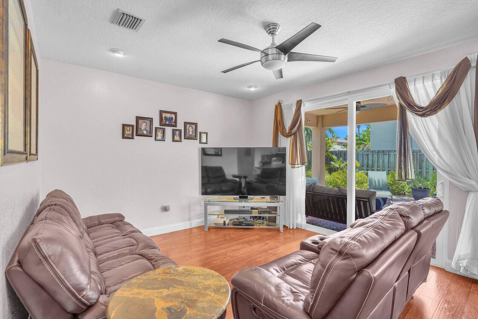 317 E Garden Cove Circle, Davie, FL 33325 B26066749