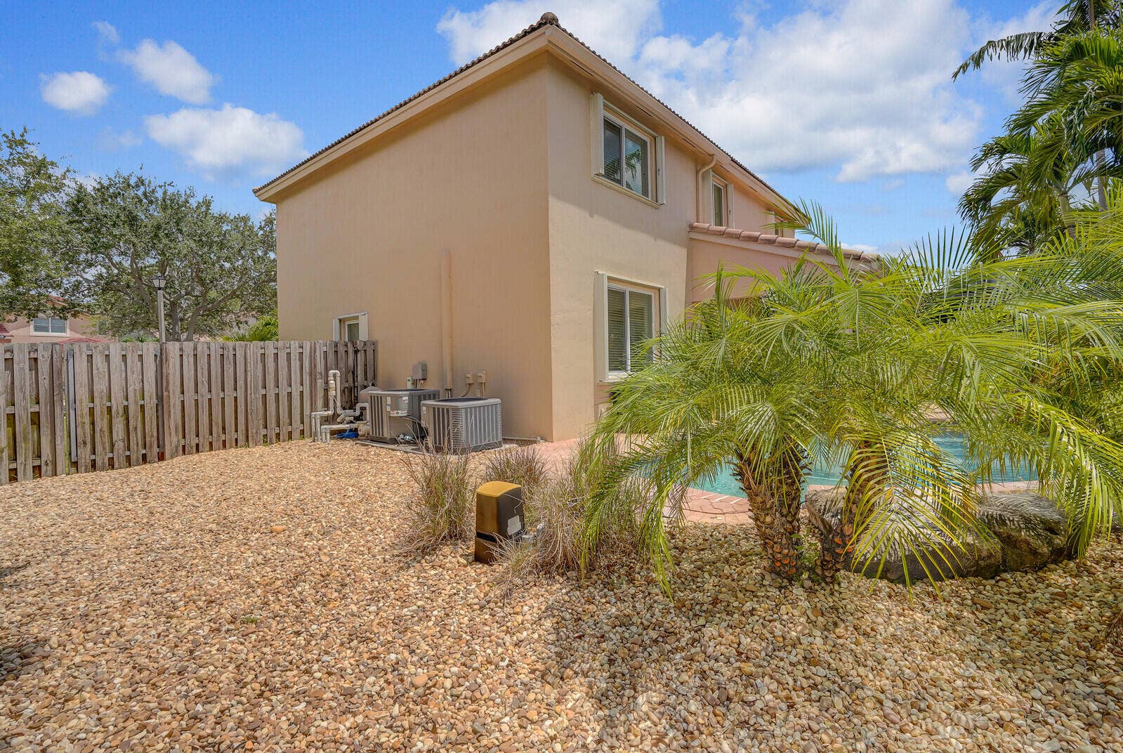 317 E Garden Cove Circle, Davie, FL 33325 B26066749