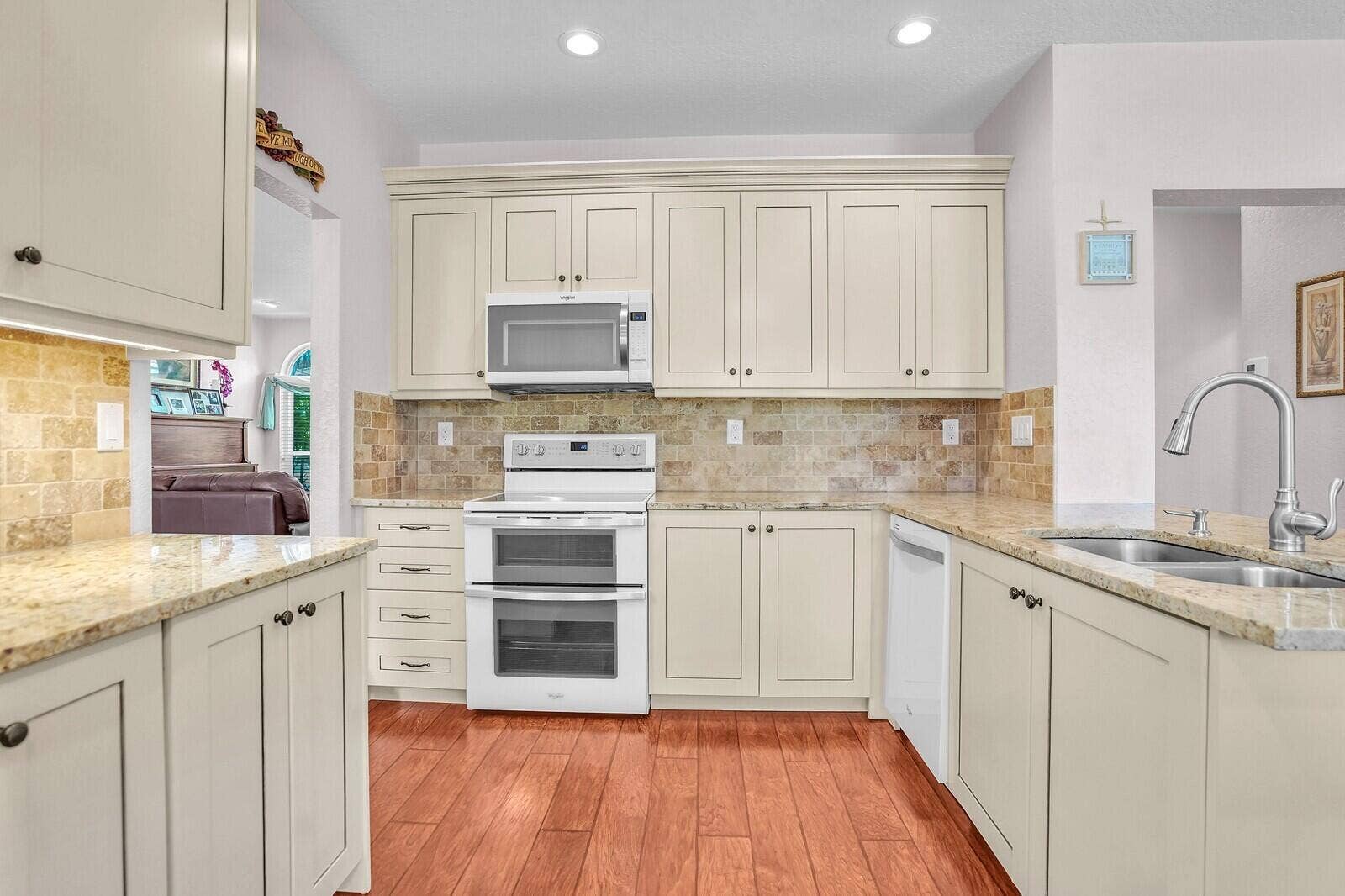 317 E Garden Cove Circle, Davie, FL 33325 B26066749