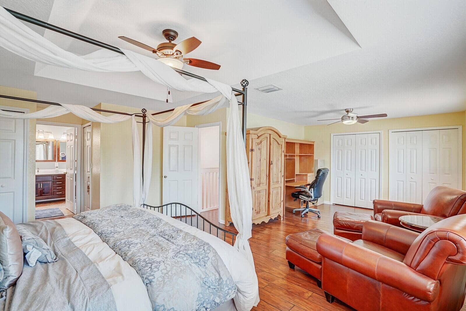 317 E Garden Cove Circle, Davie, FL 33325 B26066749