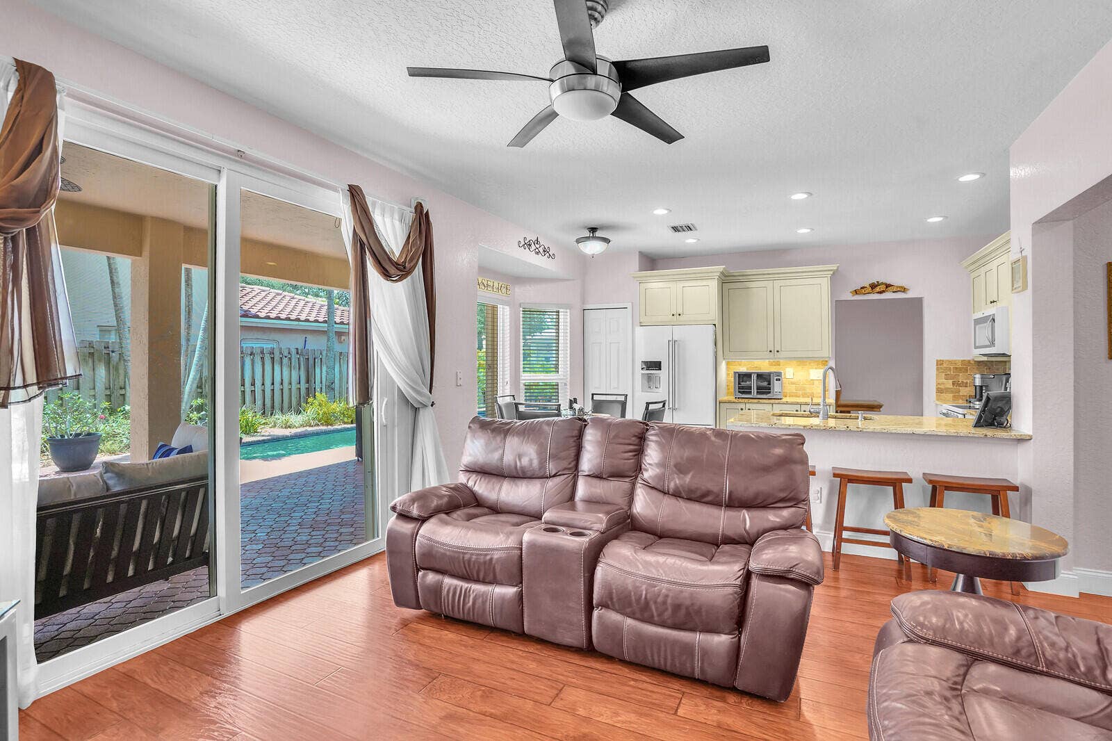 317 E Garden Cove Circle, Davie, FL 33325 B26066749