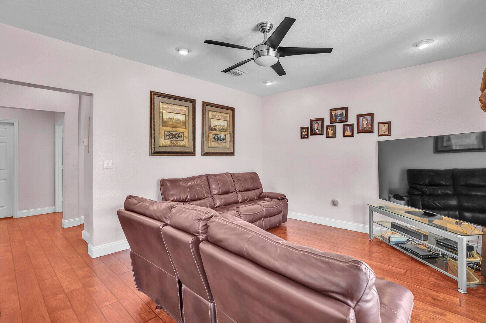 317 E Garden Cove Circle, Davie, FL 33325 B26066749