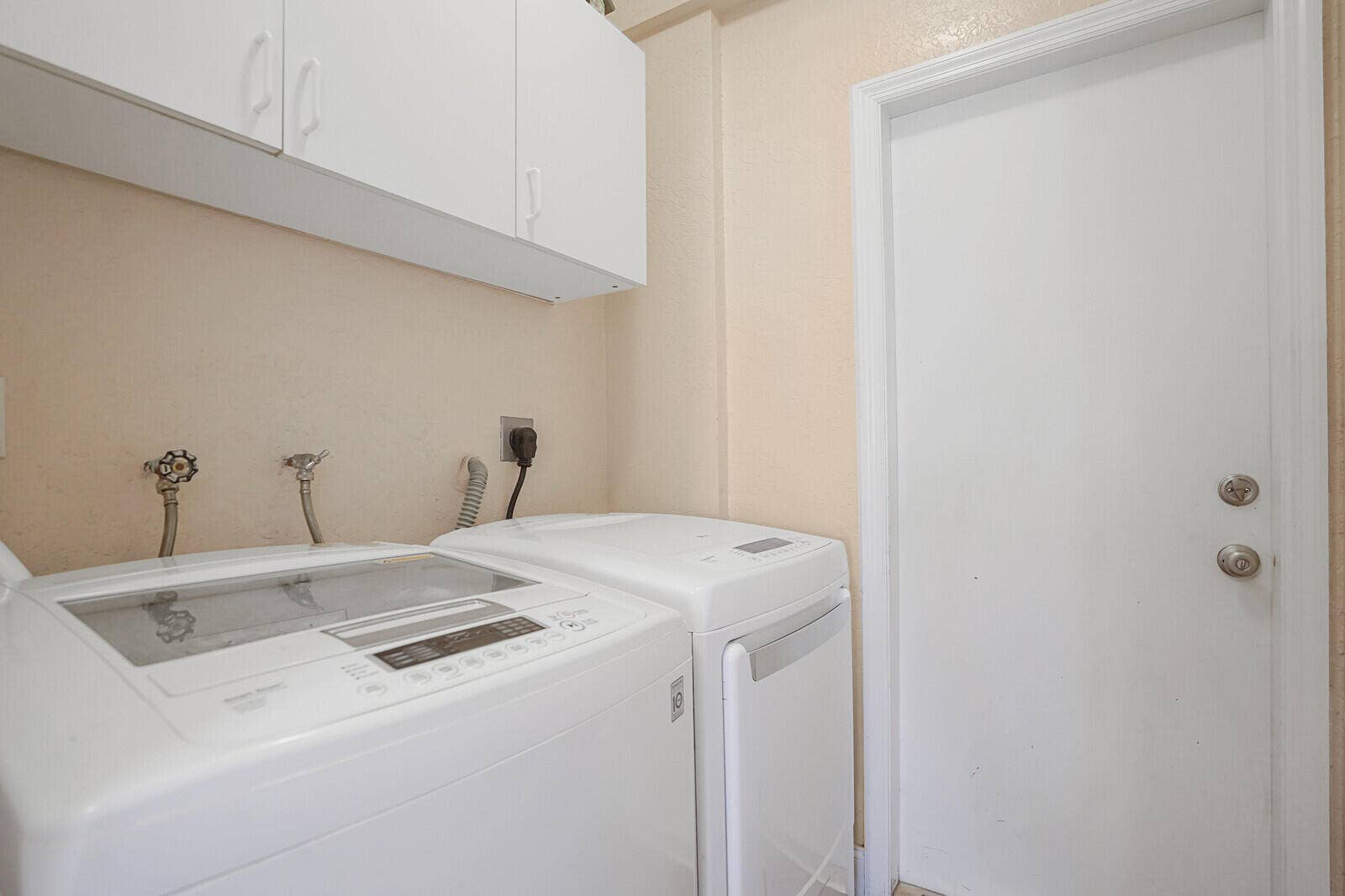 317 E Garden Cove Circle, Davie, FL 33325 B26066749