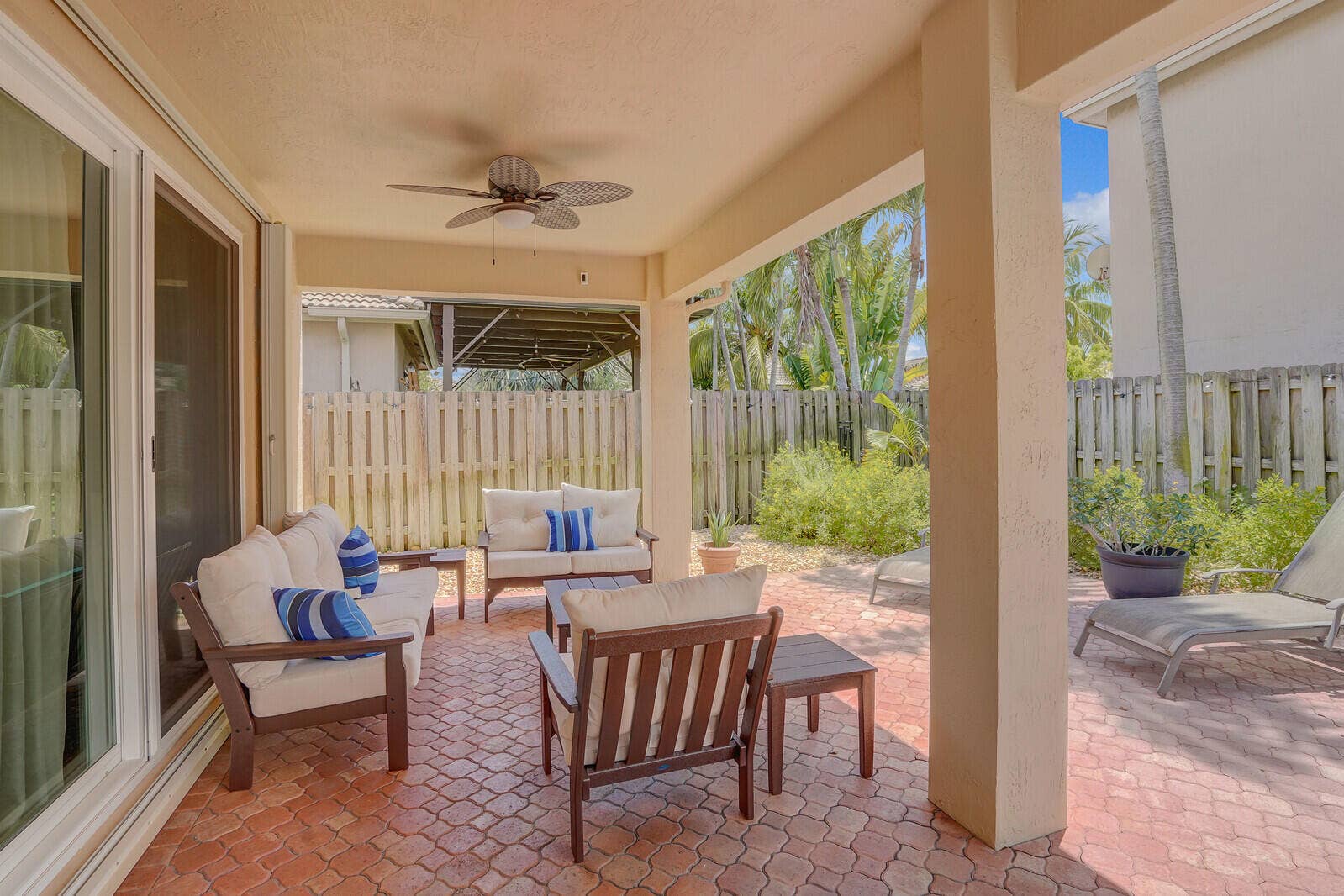 317 E Garden Cove Circle, Davie, FL 33325 B26066749