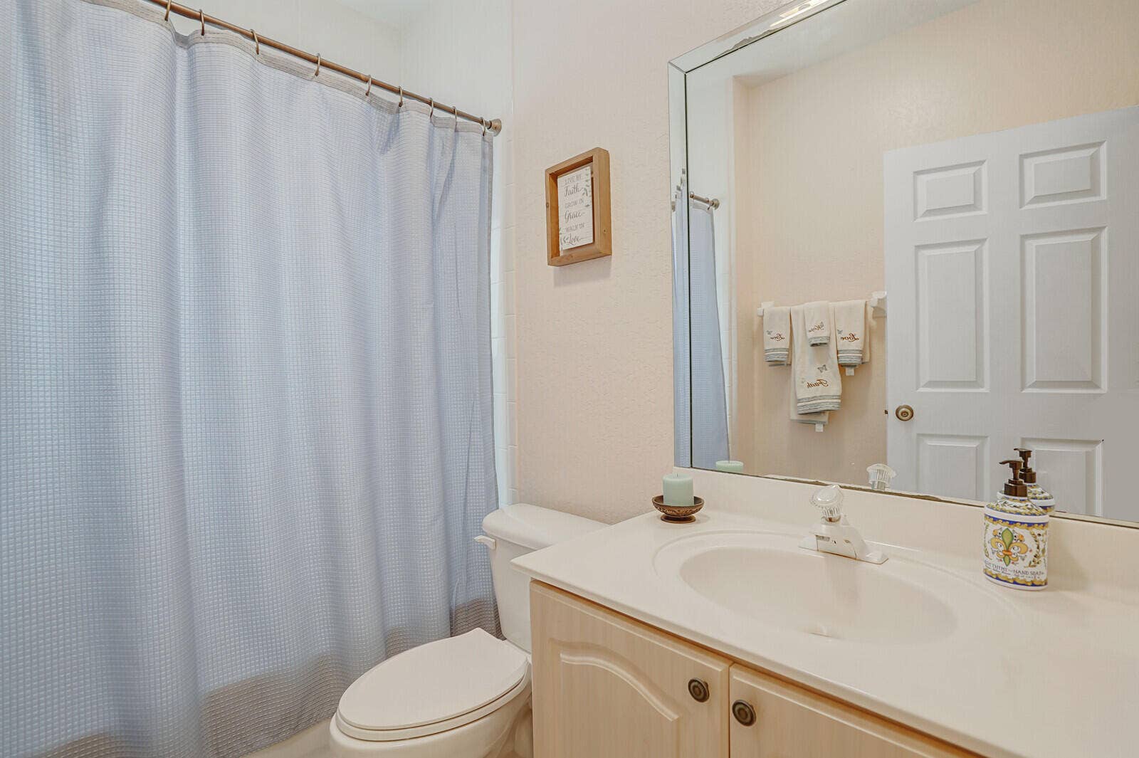 317 E Garden Cove Circle, Davie, FL 33325 B26066749