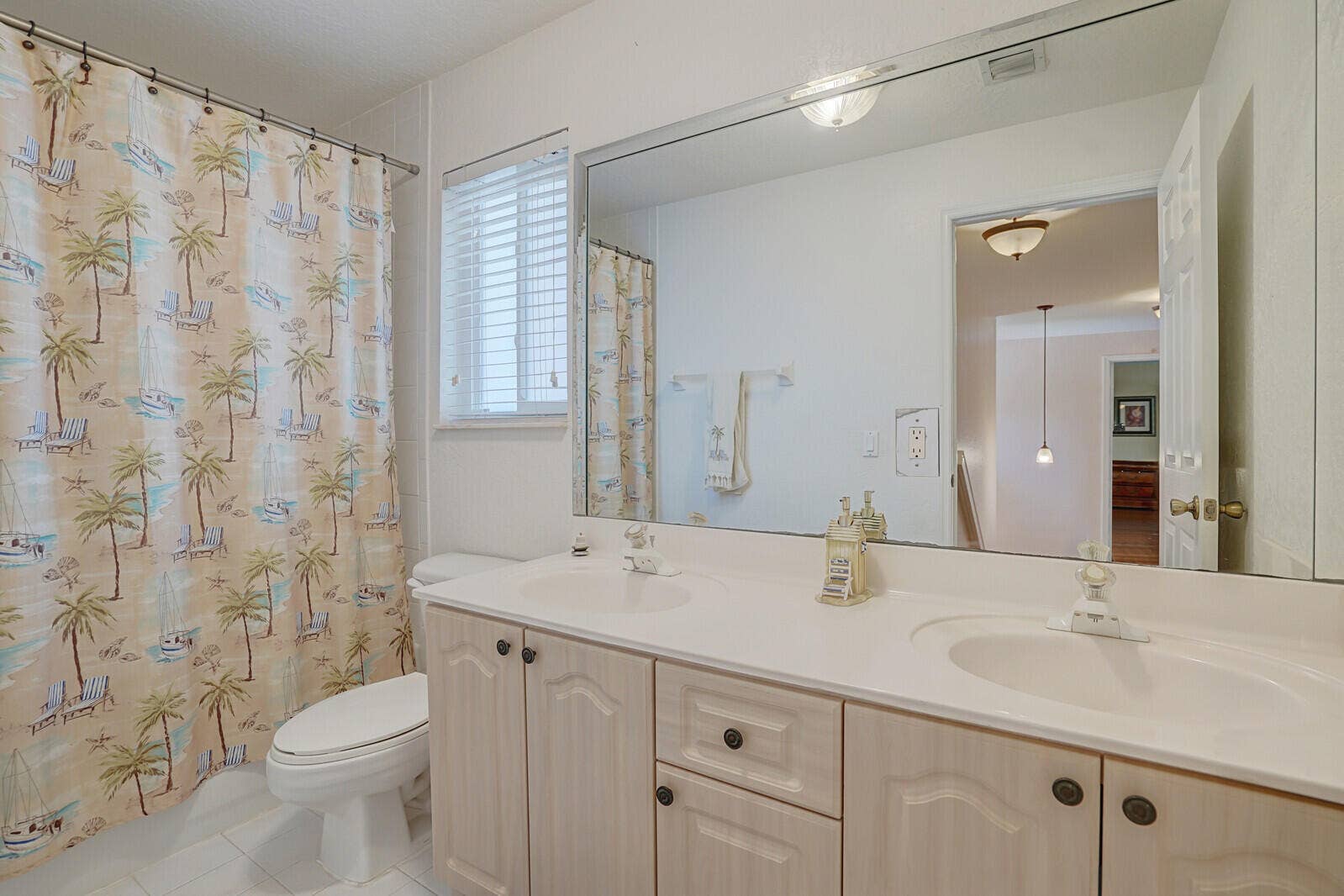 317 E Garden Cove Circle, Davie, FL 33325 B26066749