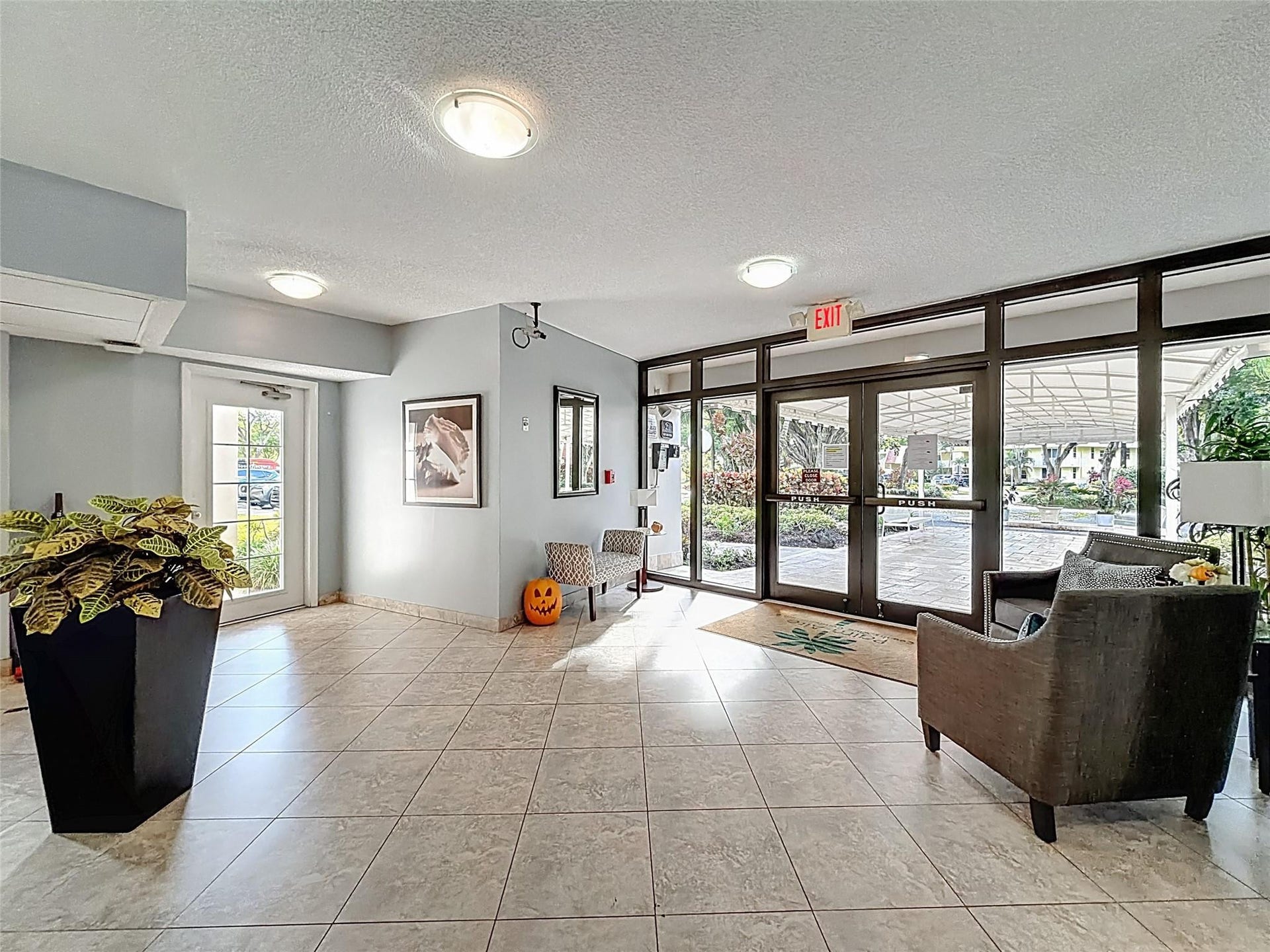 545 Oaks Lane, #410, Pompano Beach, FL 33069 Photo 4