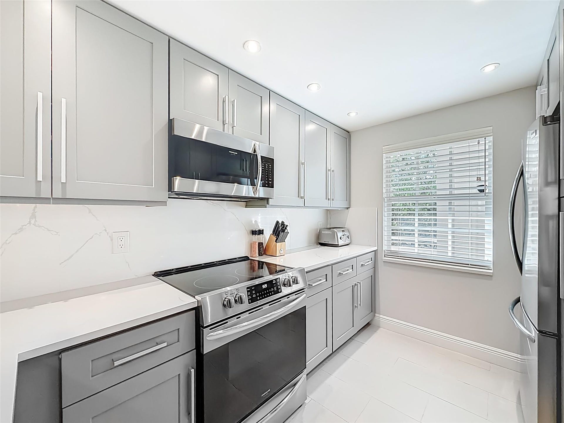 545 Oaks Lane, #410, Pompano Beach, FL 33069 Photo 11