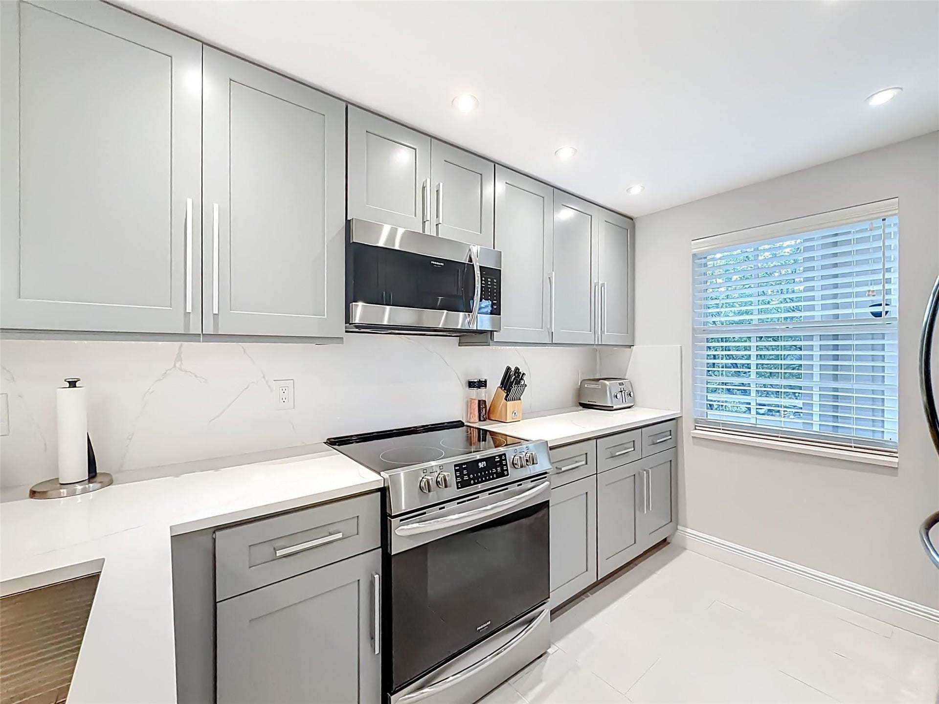 545 Oaks Lane, #410, Pompano Beach, FL 33069 Photo 10