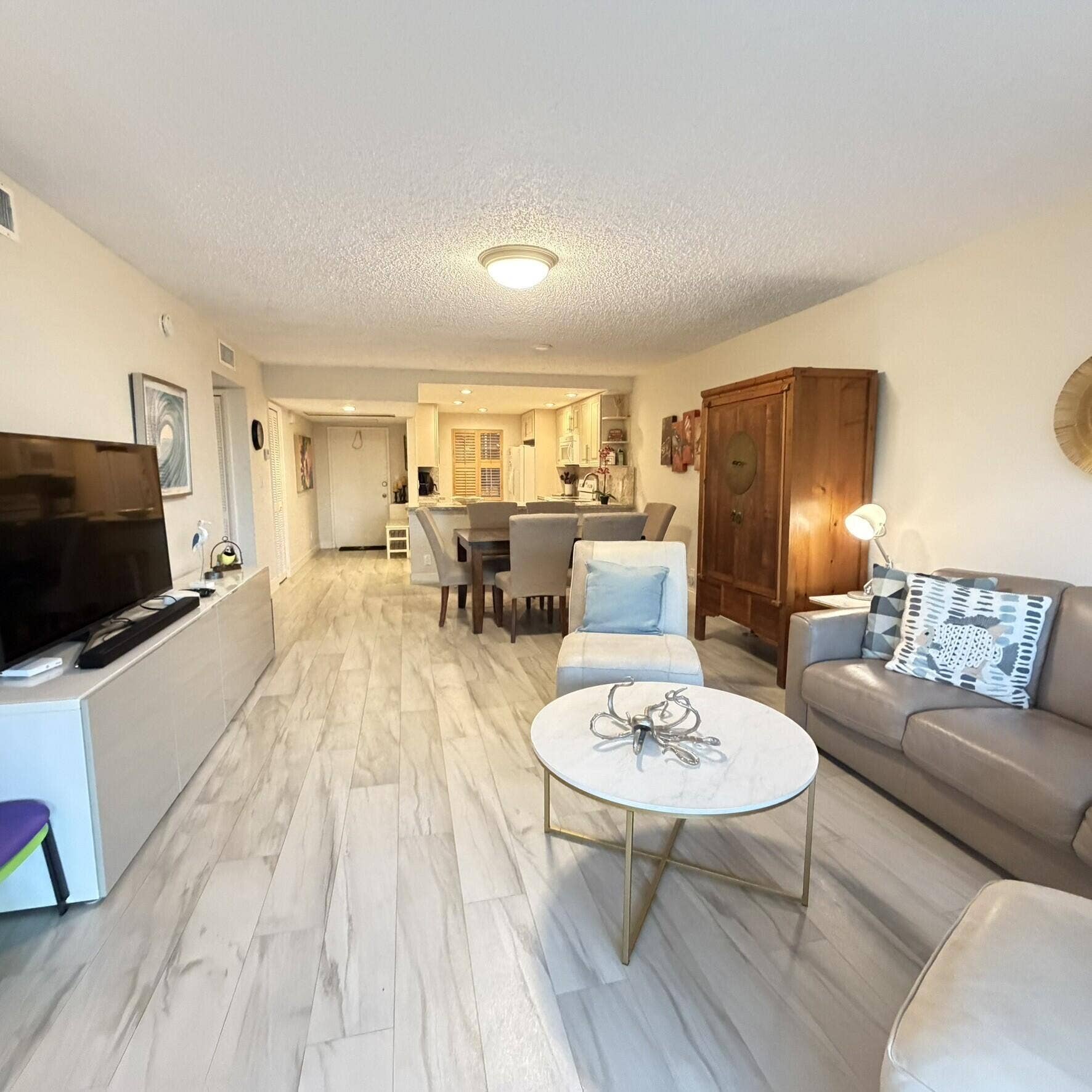 3rd floor with access to elevators