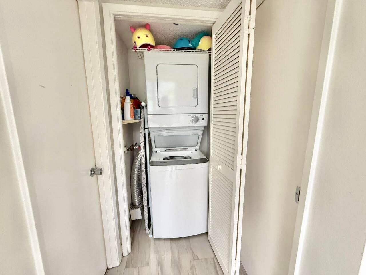 washer & dryer in unit