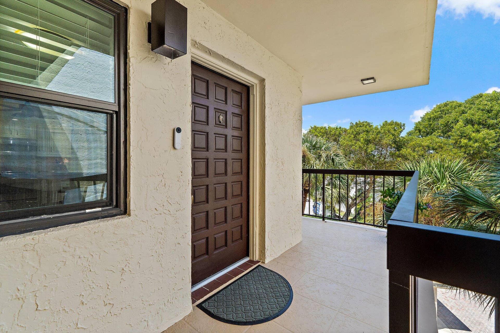 374 Golfview Road, #405, North Palm Beach, FL 33408 Front Door to Unit