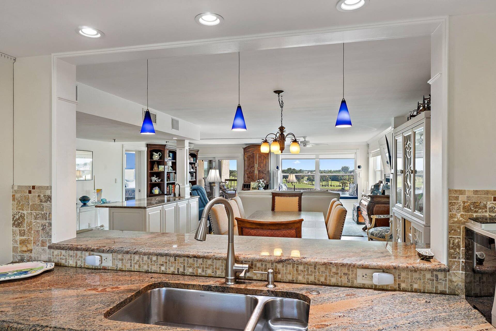 374 Golfview Road, #405, North Palm Beach, FL 33408 Kitchen View to Great Room