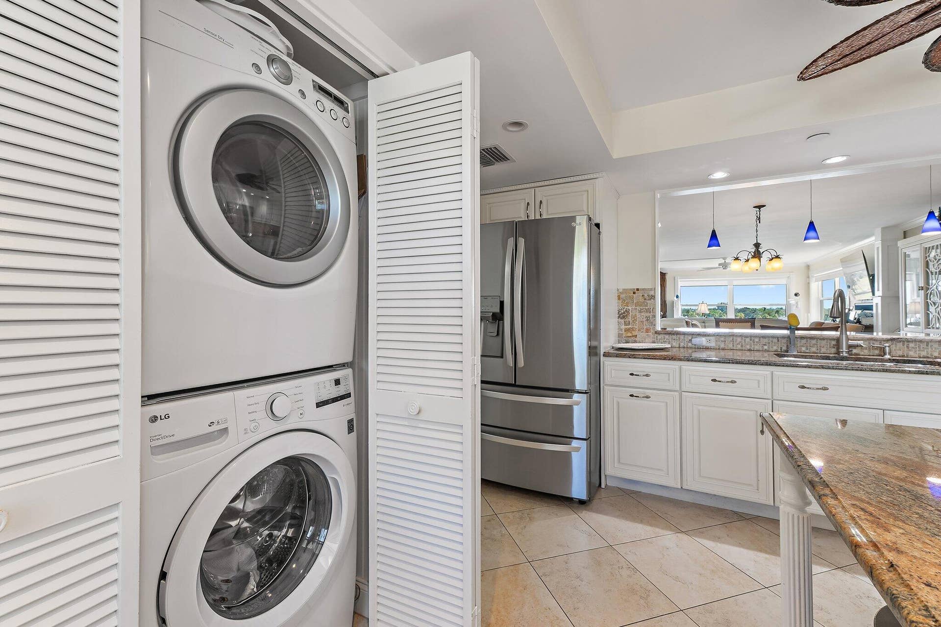 374 Golfview Road, #405, North Palm Beach, FL 33408 Laundry