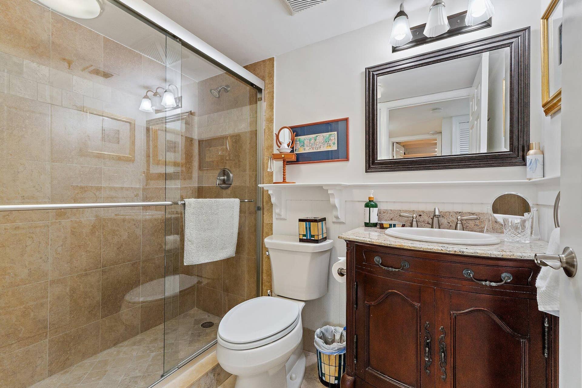 374 Golfview Road, #405, North Palm Beach, FL 33408 Guest Bath