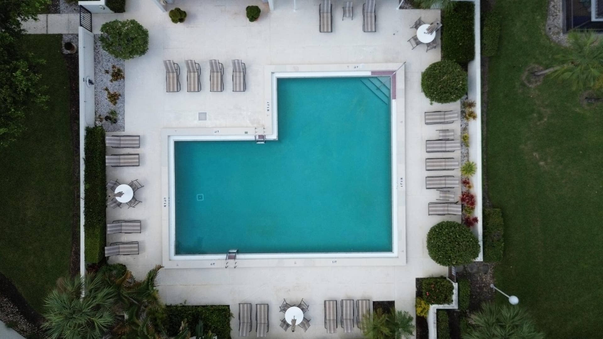 2550 PRESIDENTIAL Way, #106, West Palm Beach, FL 33401 community pool